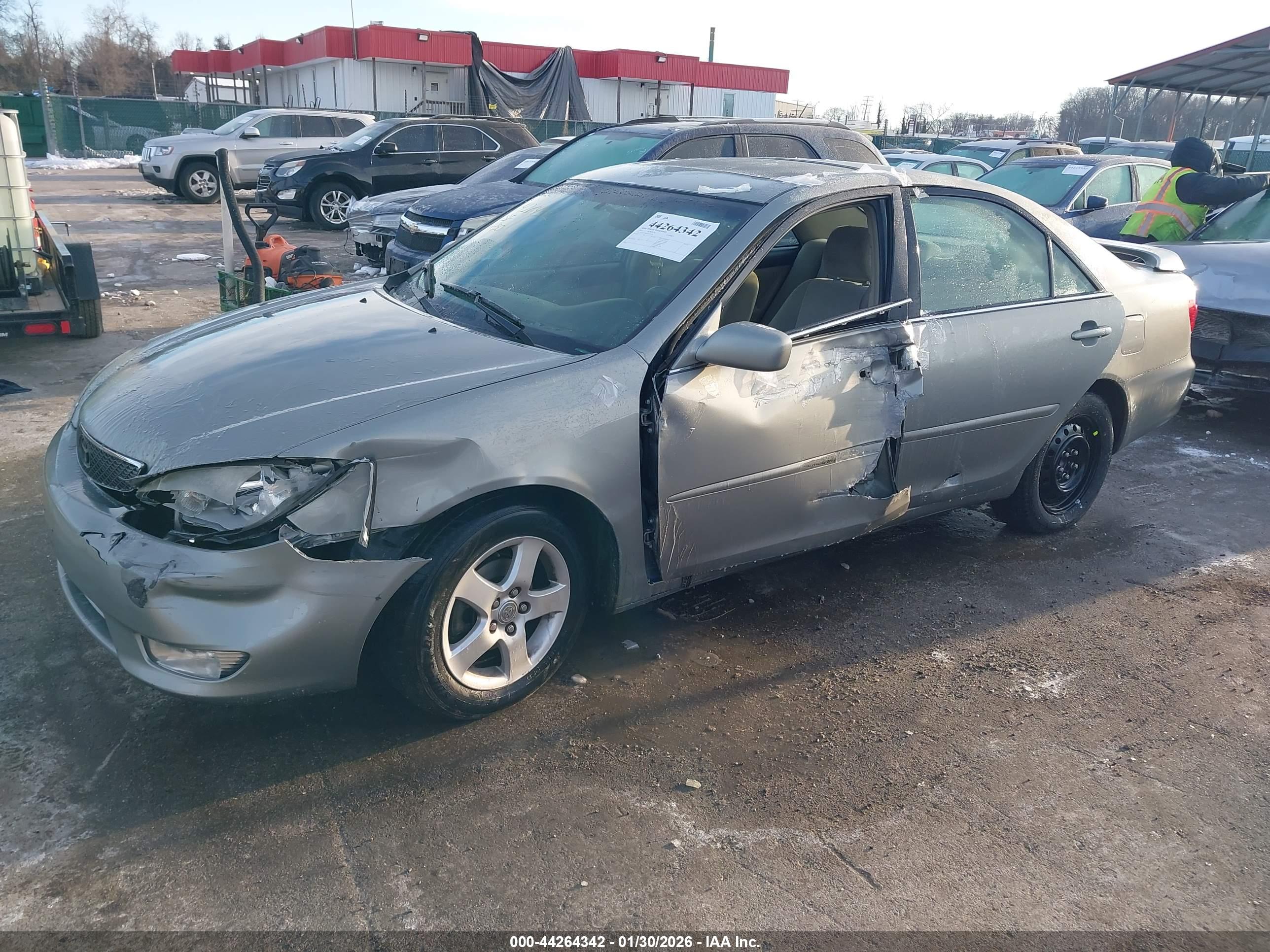 TOYOTA CAMRY image 2