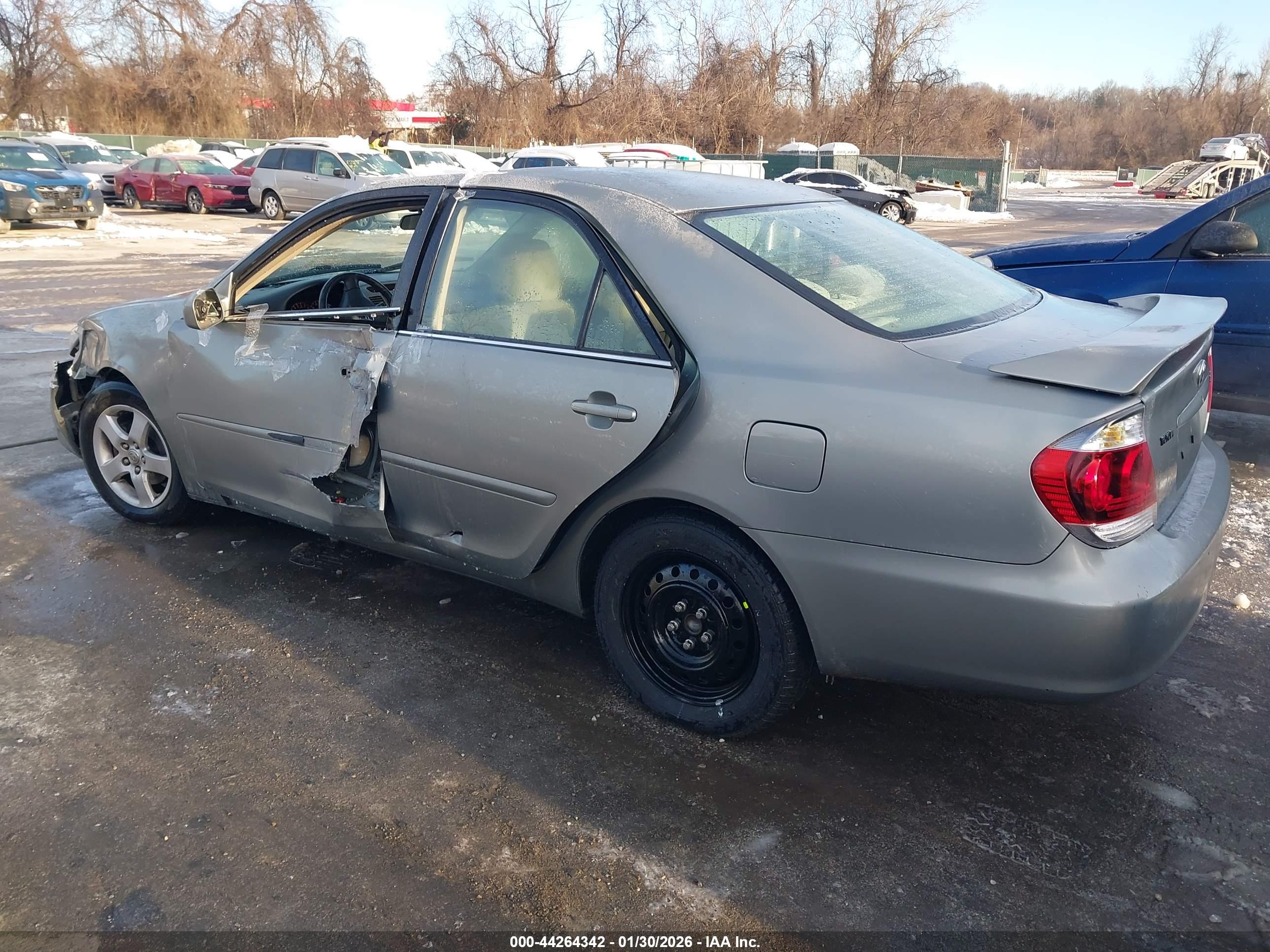 TOYOTA CAMRY image 3