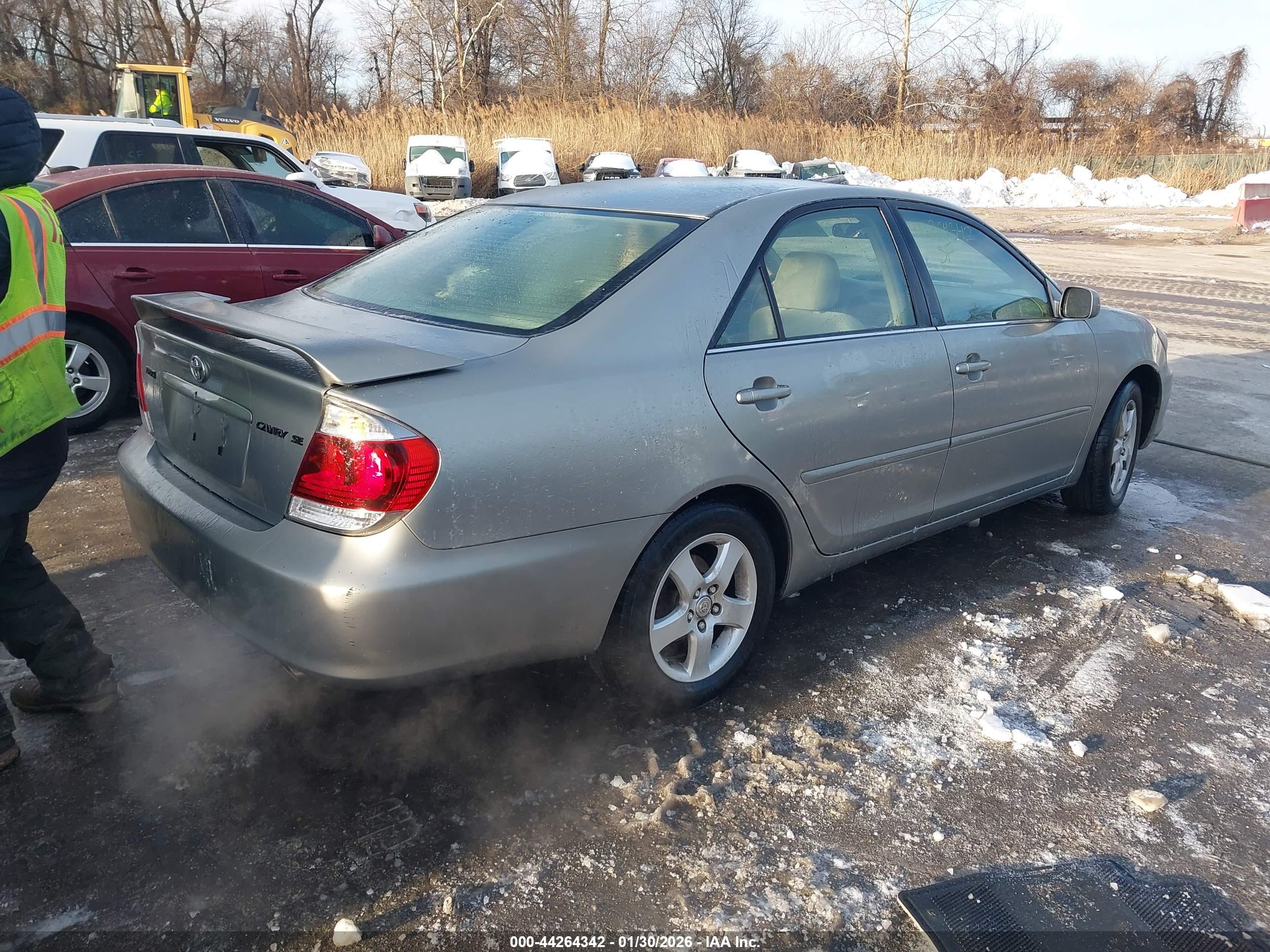 TOYOTA CAMRY image 4
