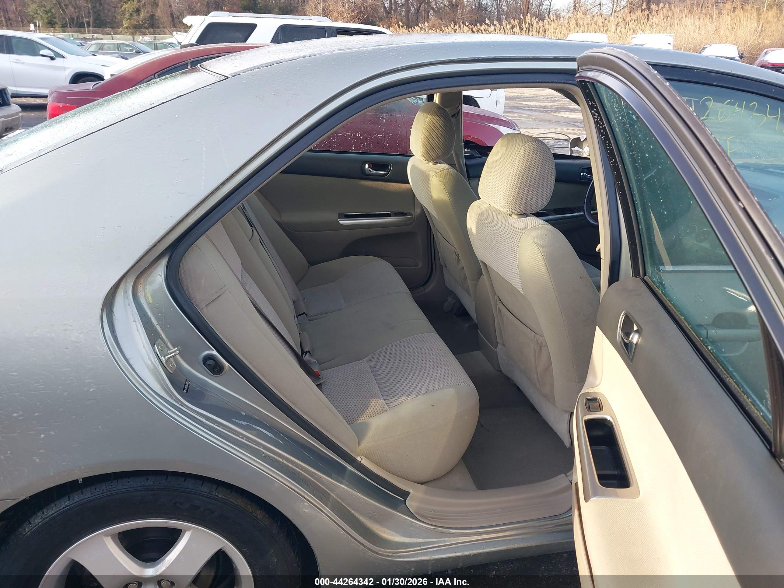 TOYOTA CAMRY image 8