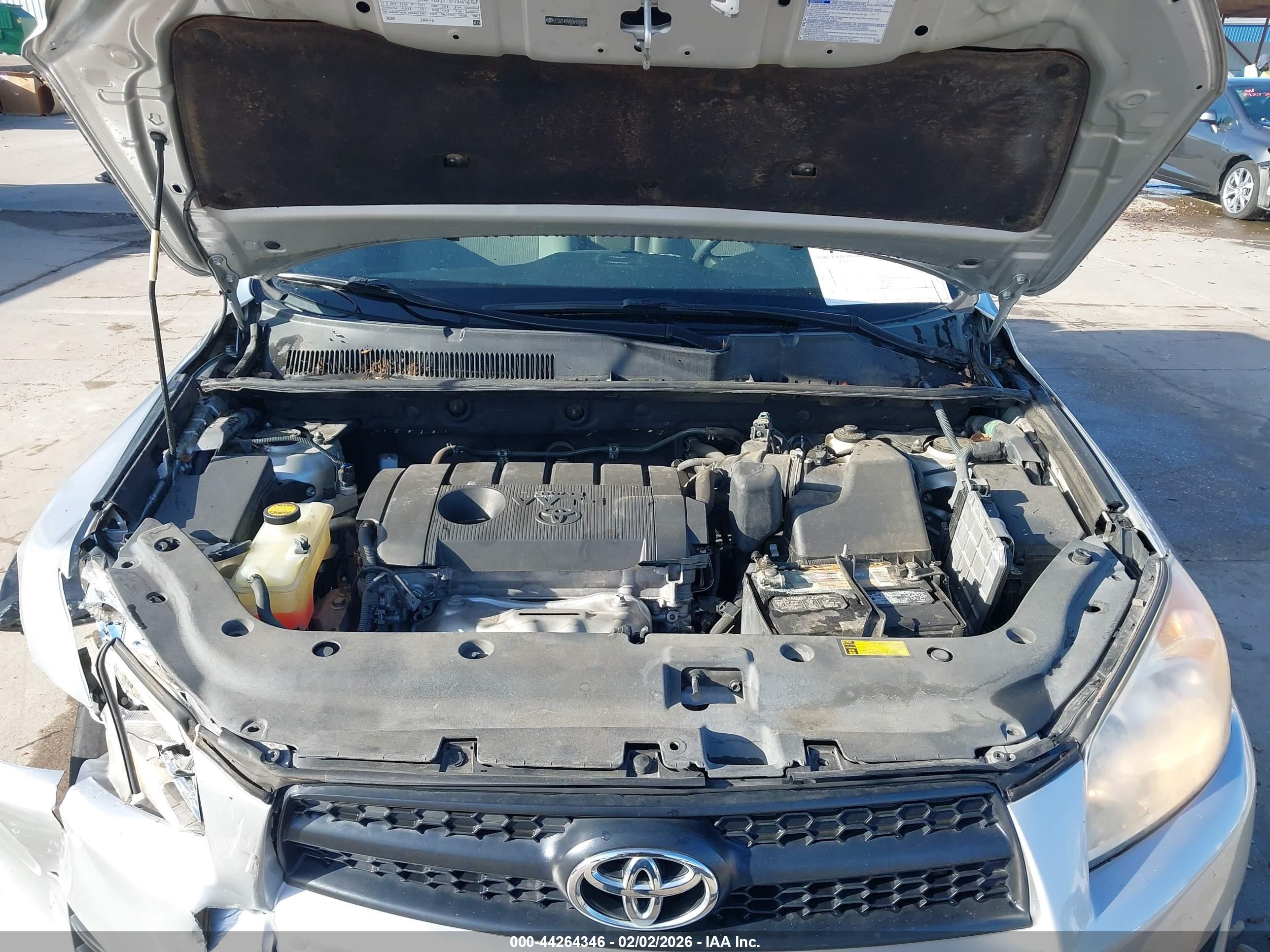 TOYOTA RAV4 image 10