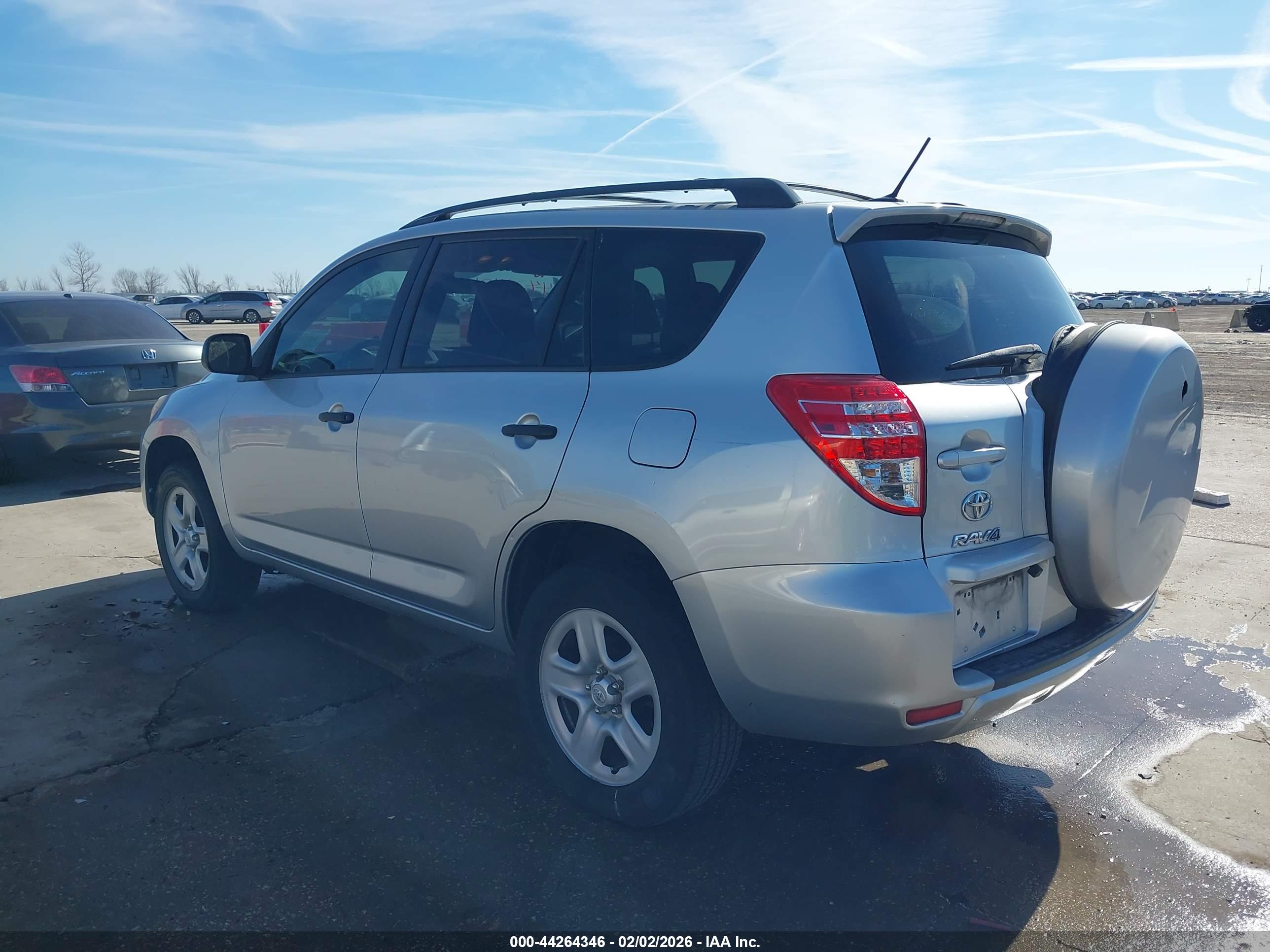 TOYOTA RAV4 image 3