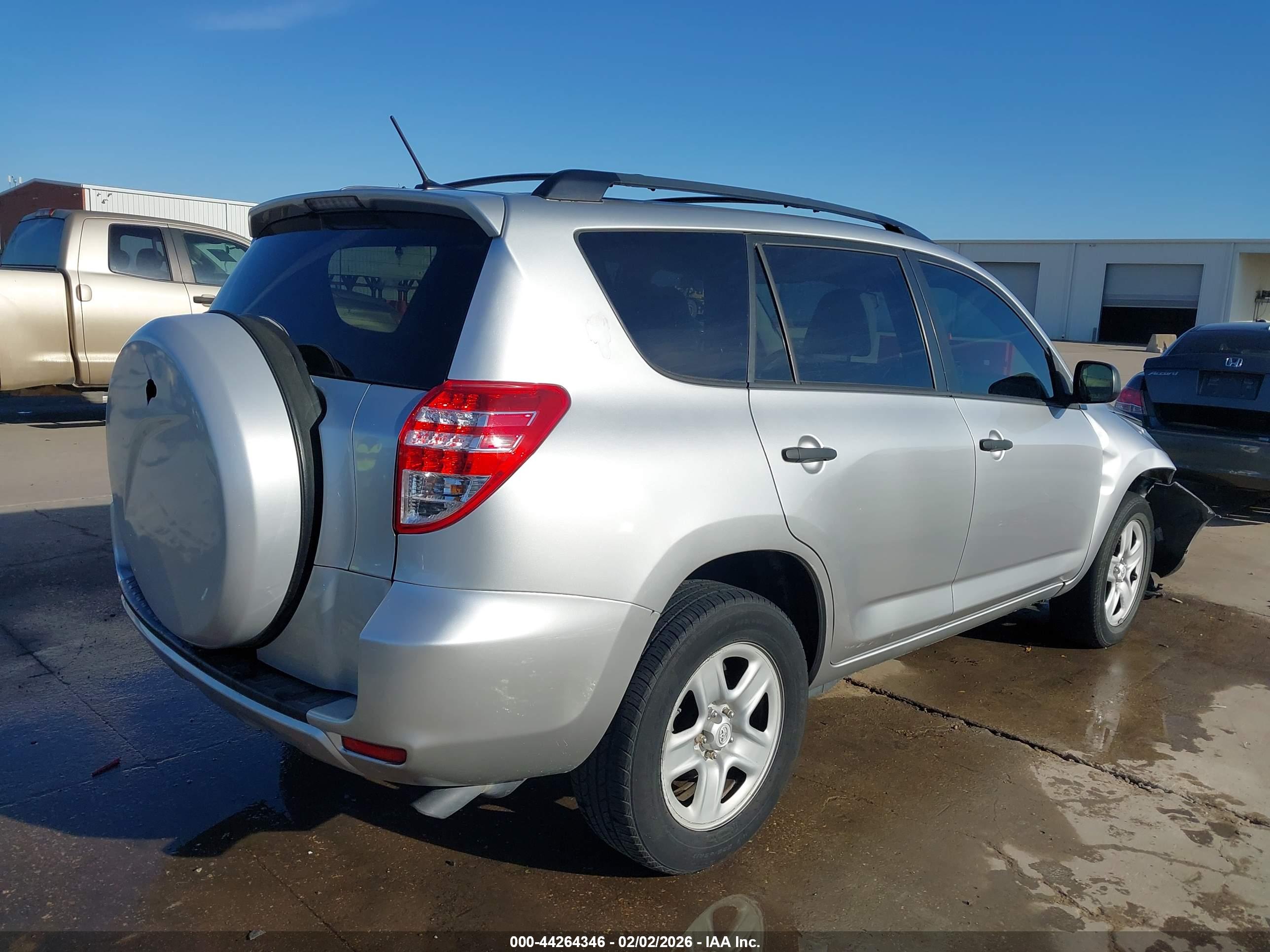 TOYOTA RAV4 image 4