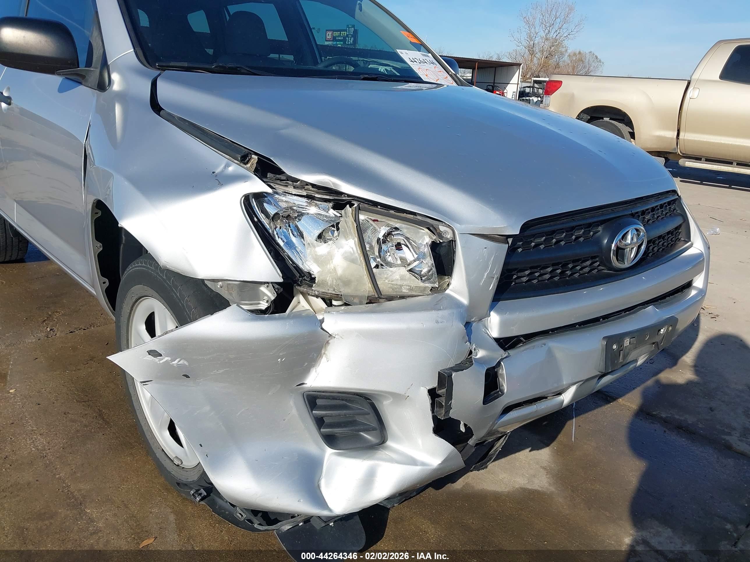 TOYOTA RAV4 image 6
