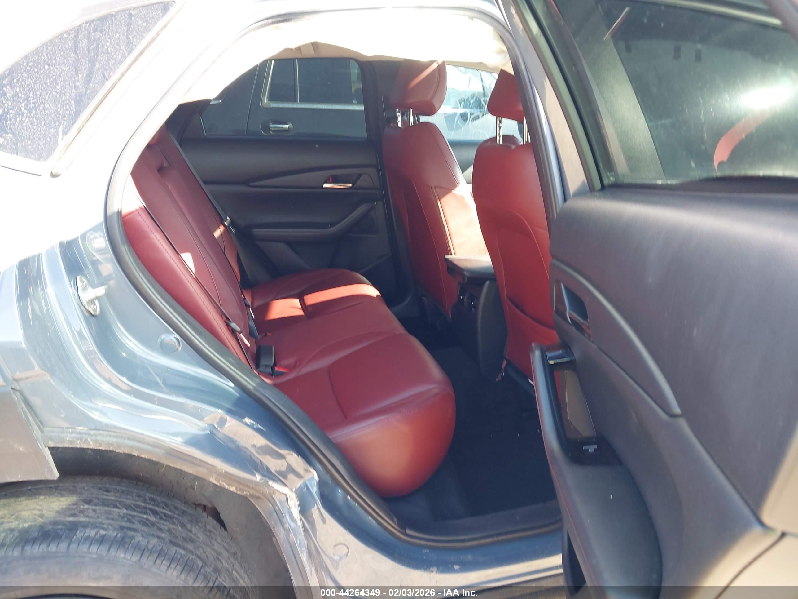 MAZDA CX-30 image 8