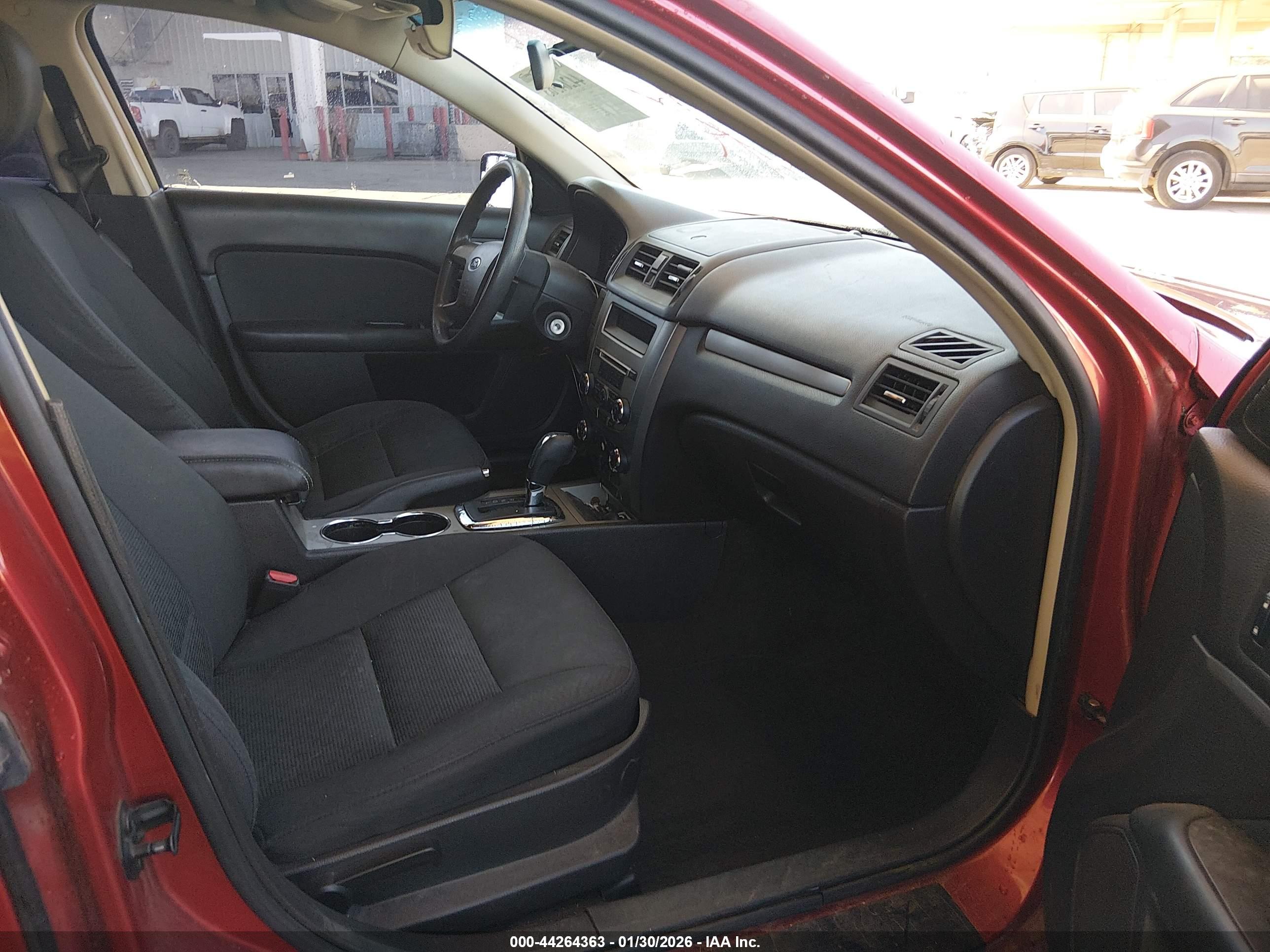 FORD FUSION image 5