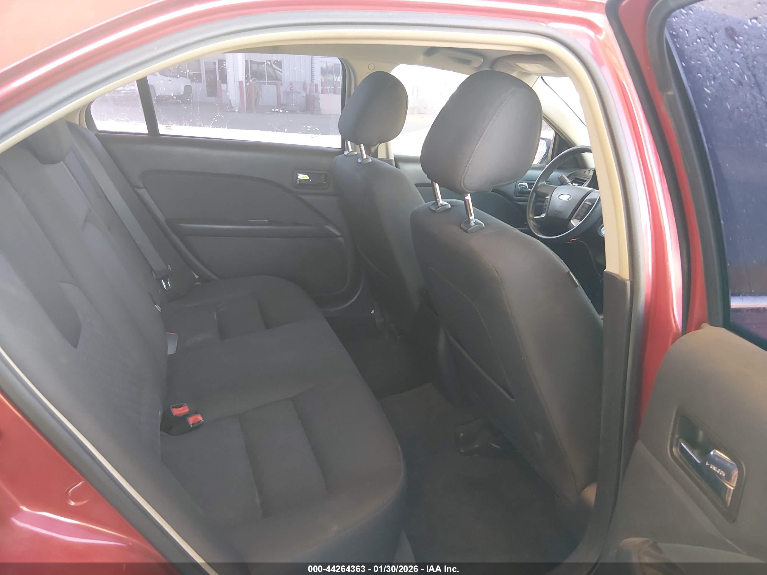 FORD FUSION image 8