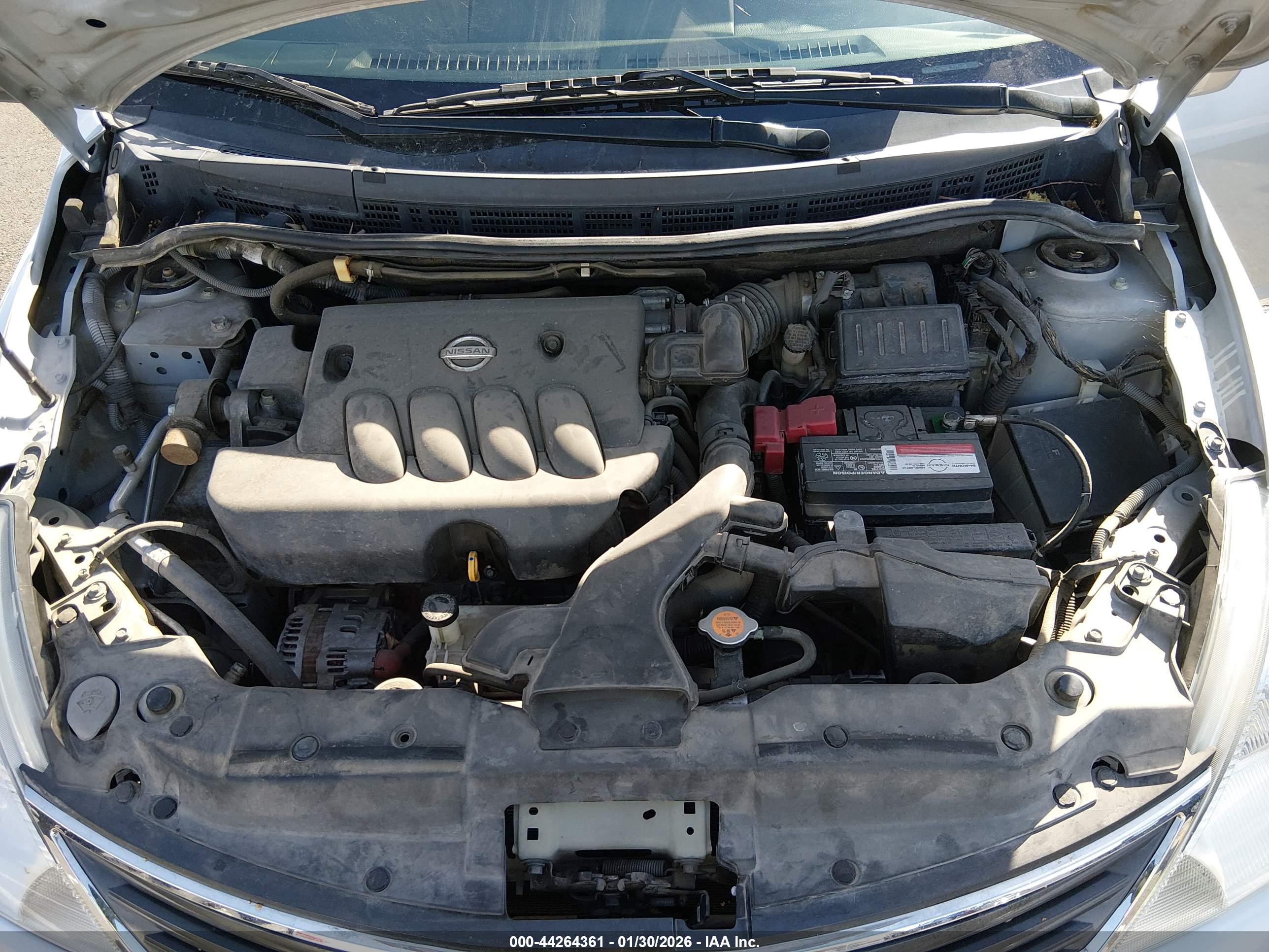 NISSAN VERSA image 10