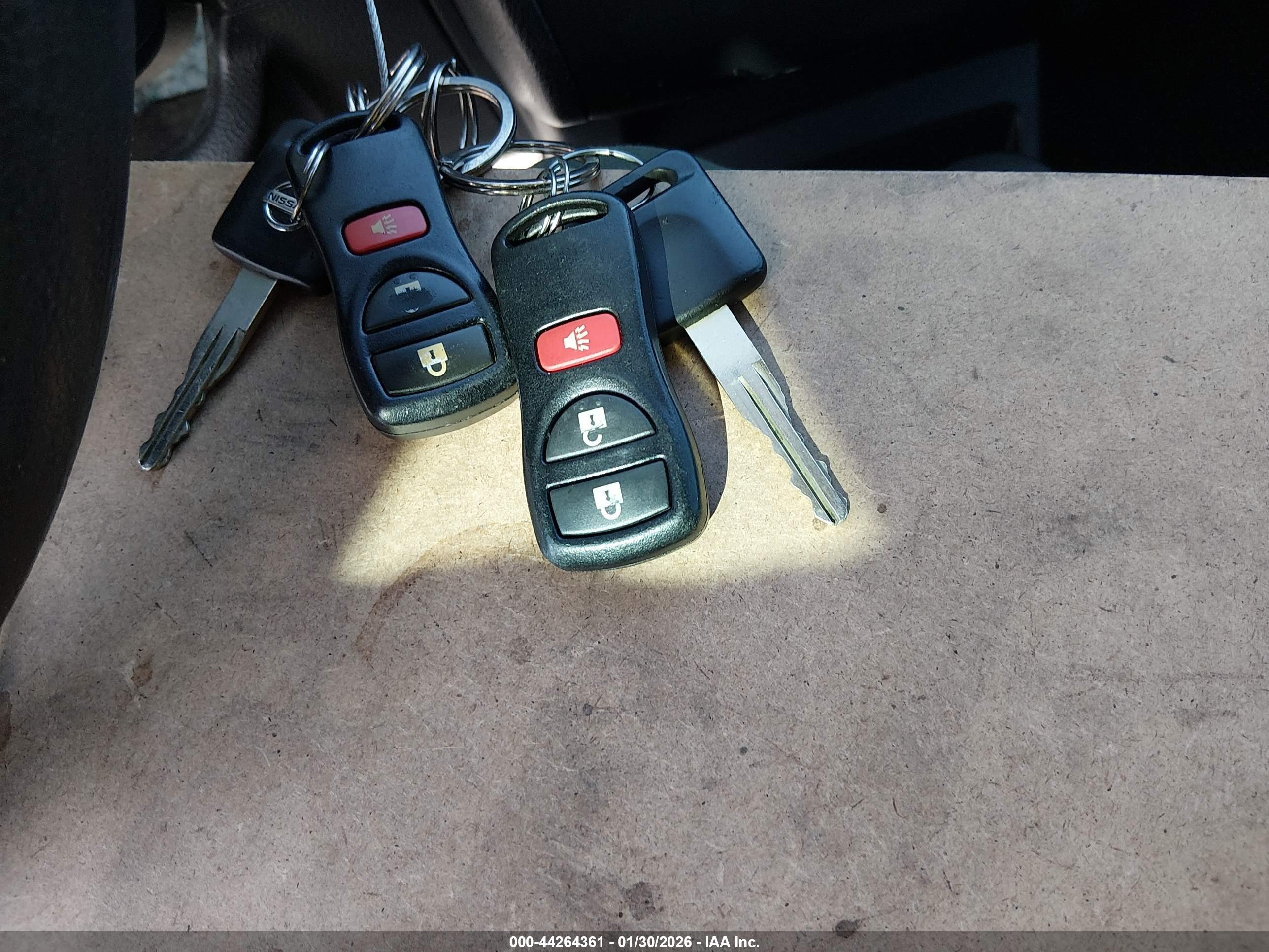 NISSAN VERSA image 11