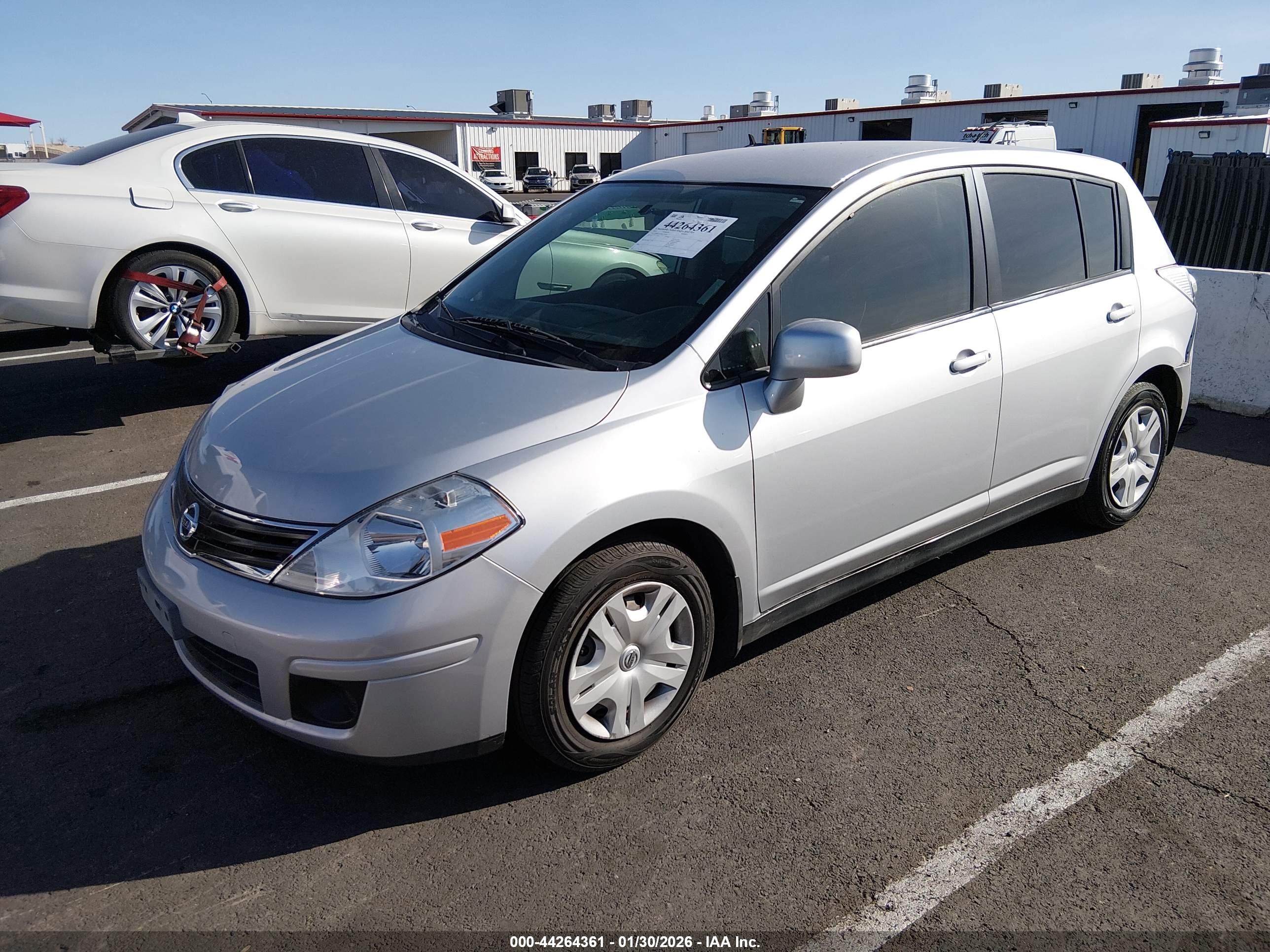 NISSAN VERSA image 2
