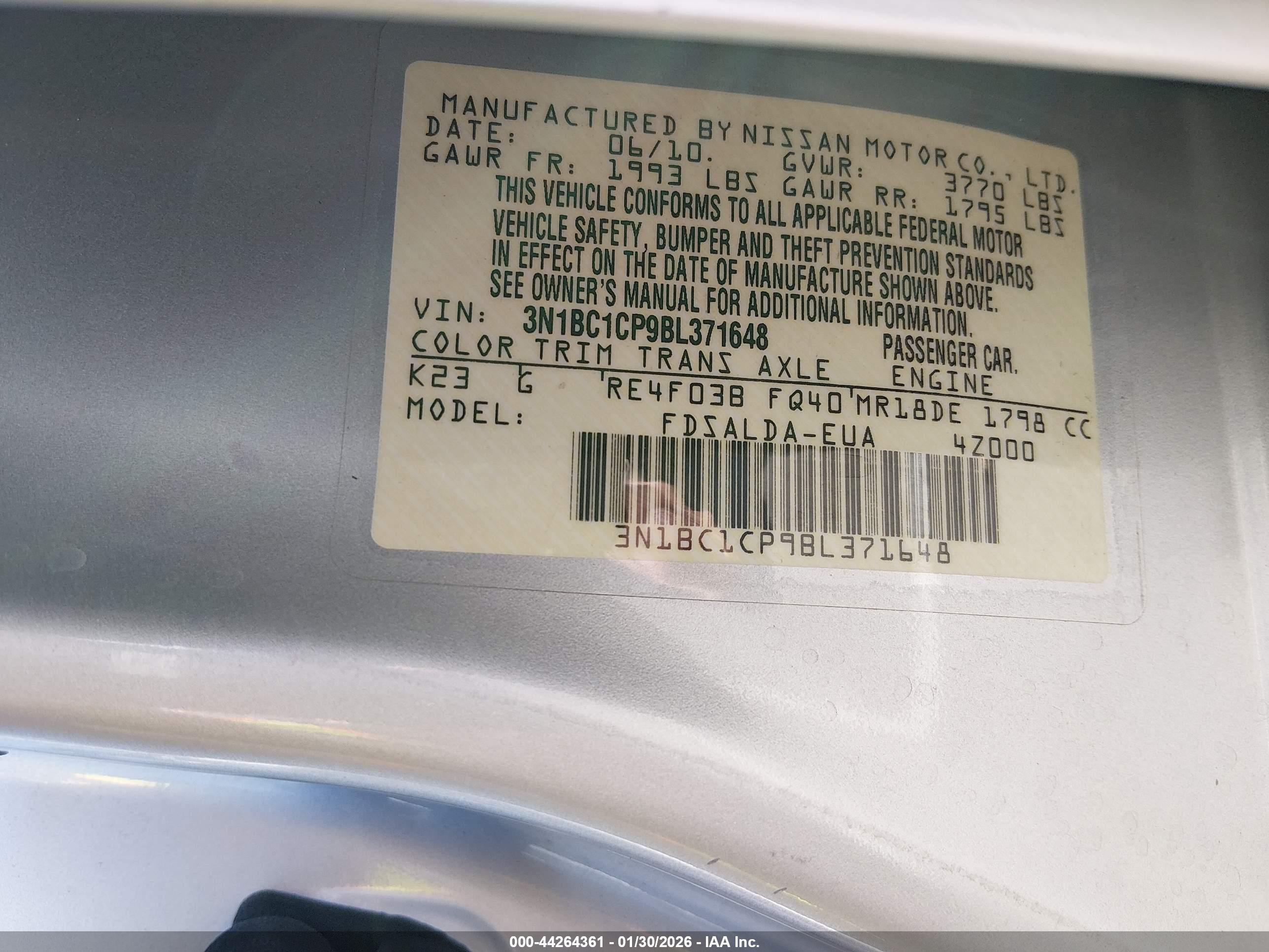 NISSAN VERSA image 9