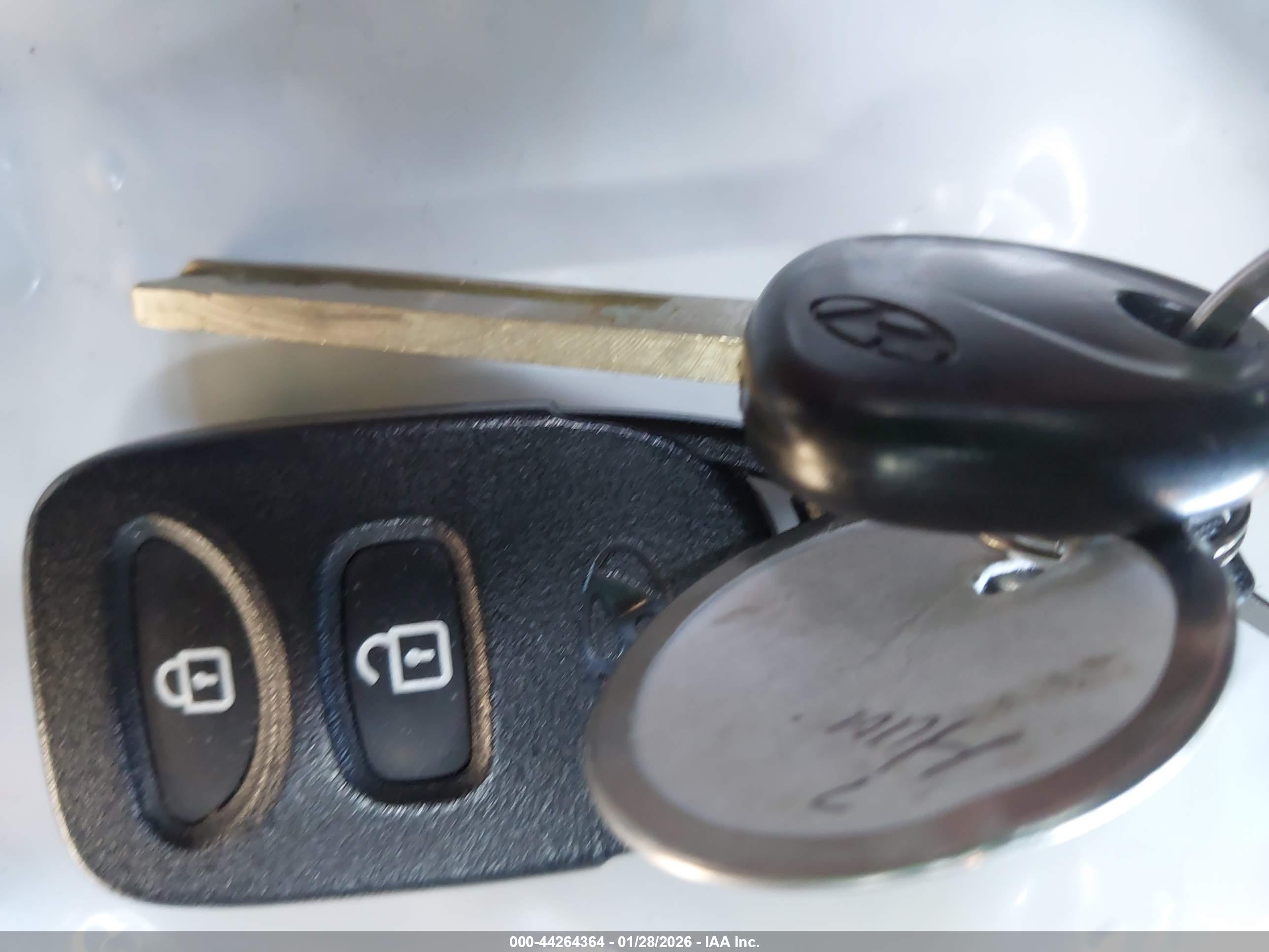 HYUNDAI ACCENT image 11
