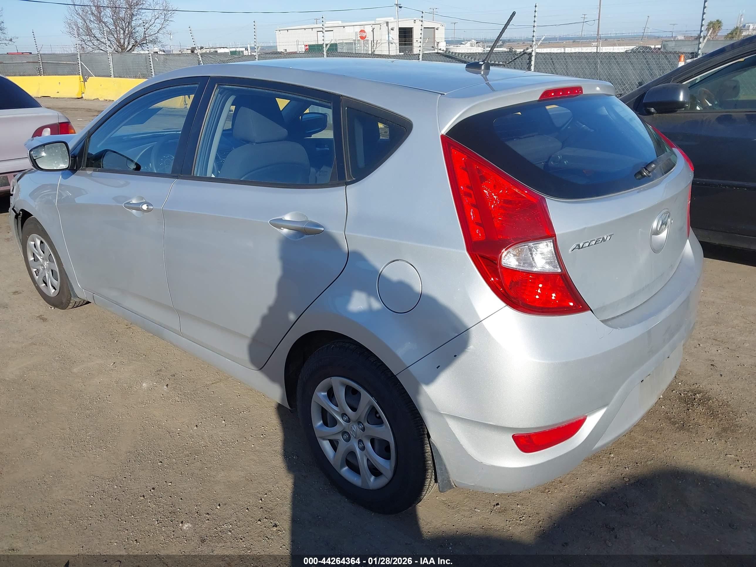 HYUNDAI ACCENT image 3