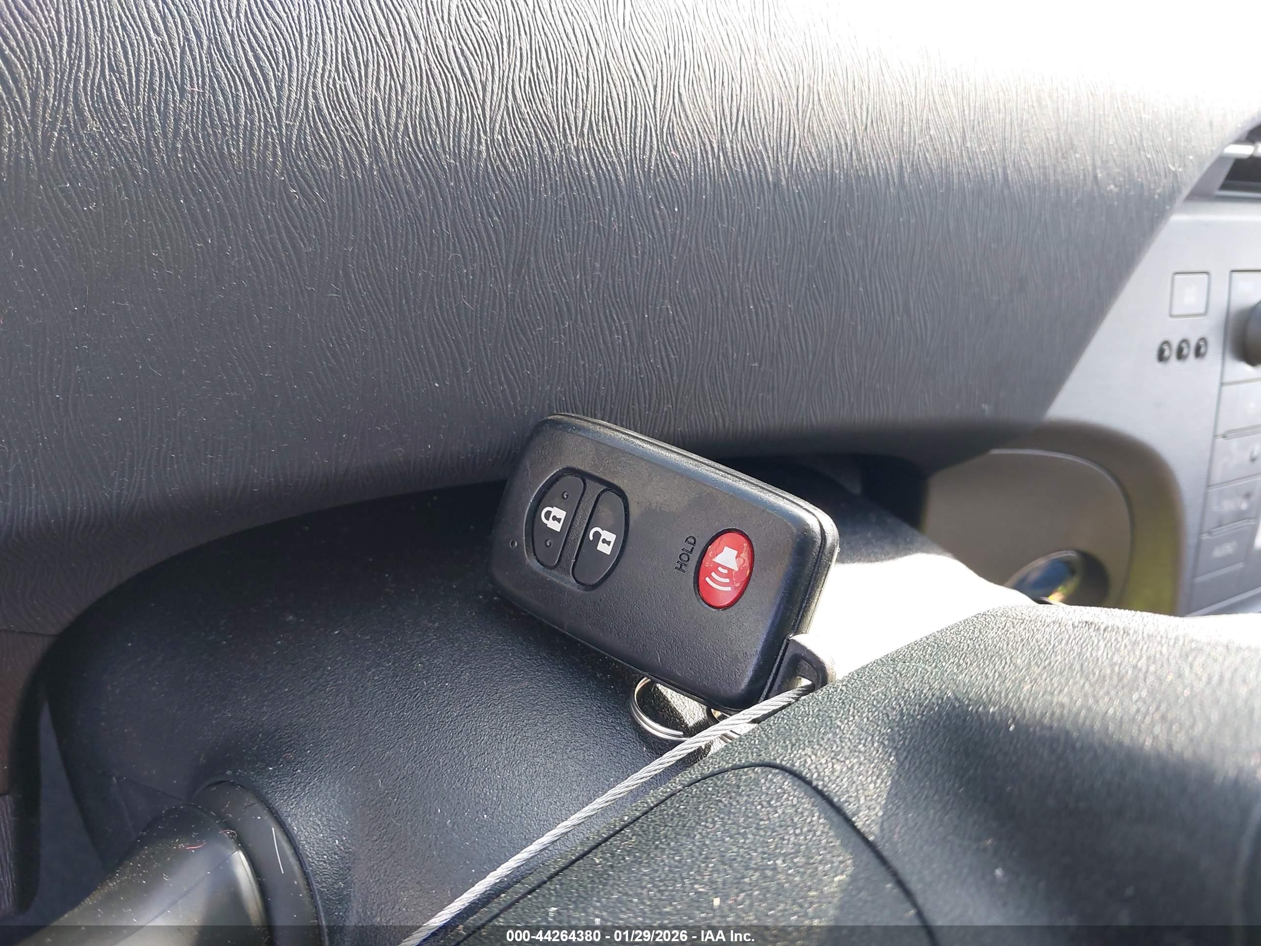 TOYOTA PRIUS image 11