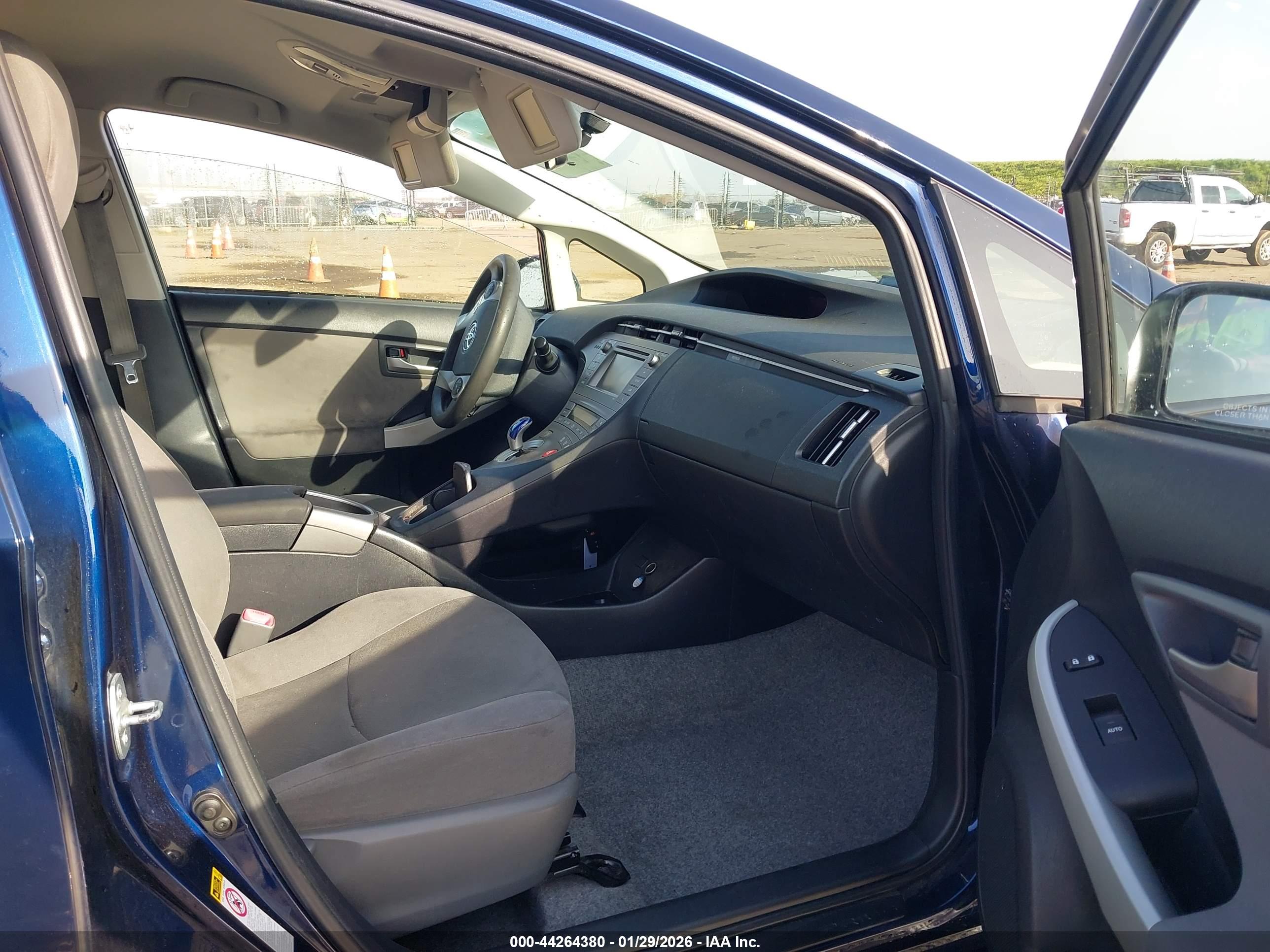 TOYOTA PRIUS image 5