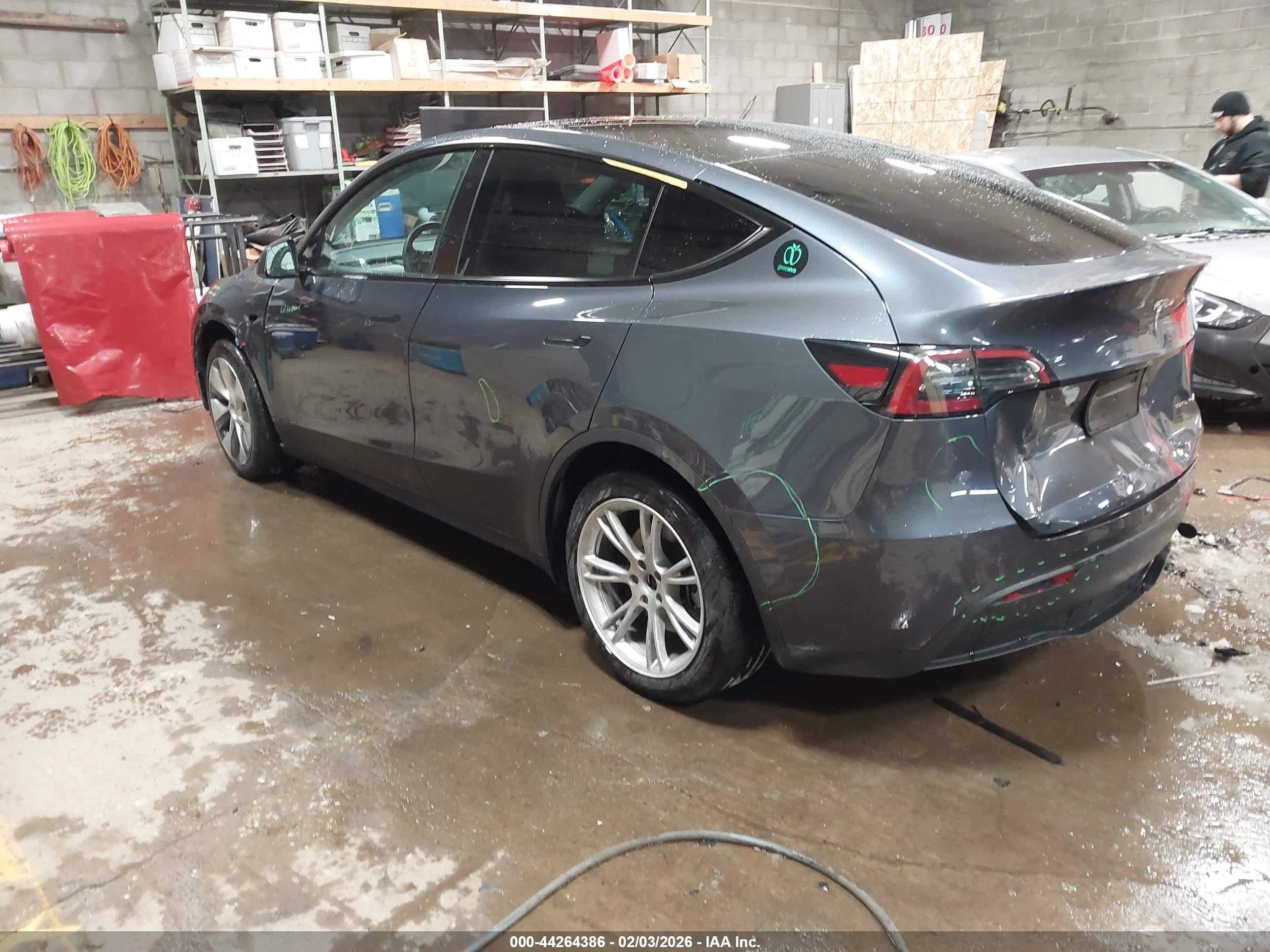 TESLA MODEL image 3