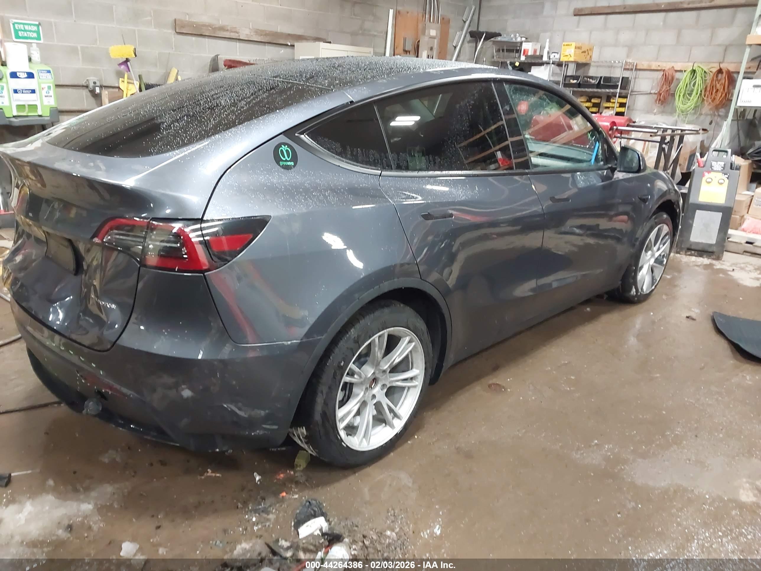 TESLA MODEL image 4