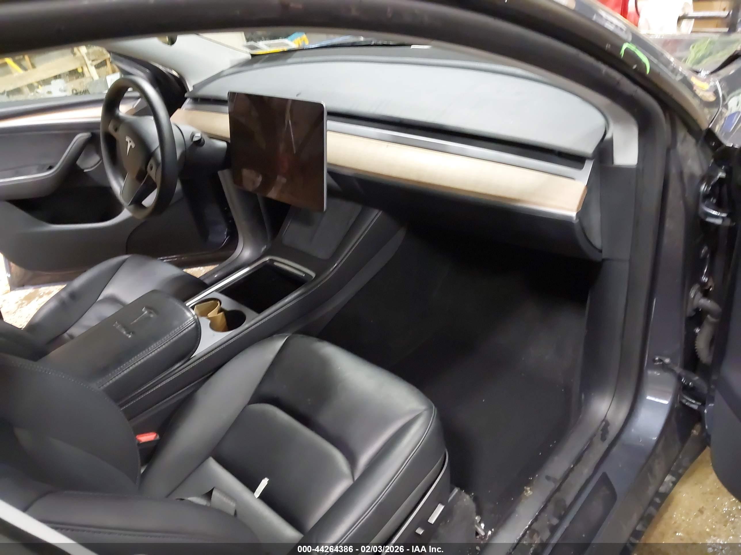 TESLA MODEL image 5
