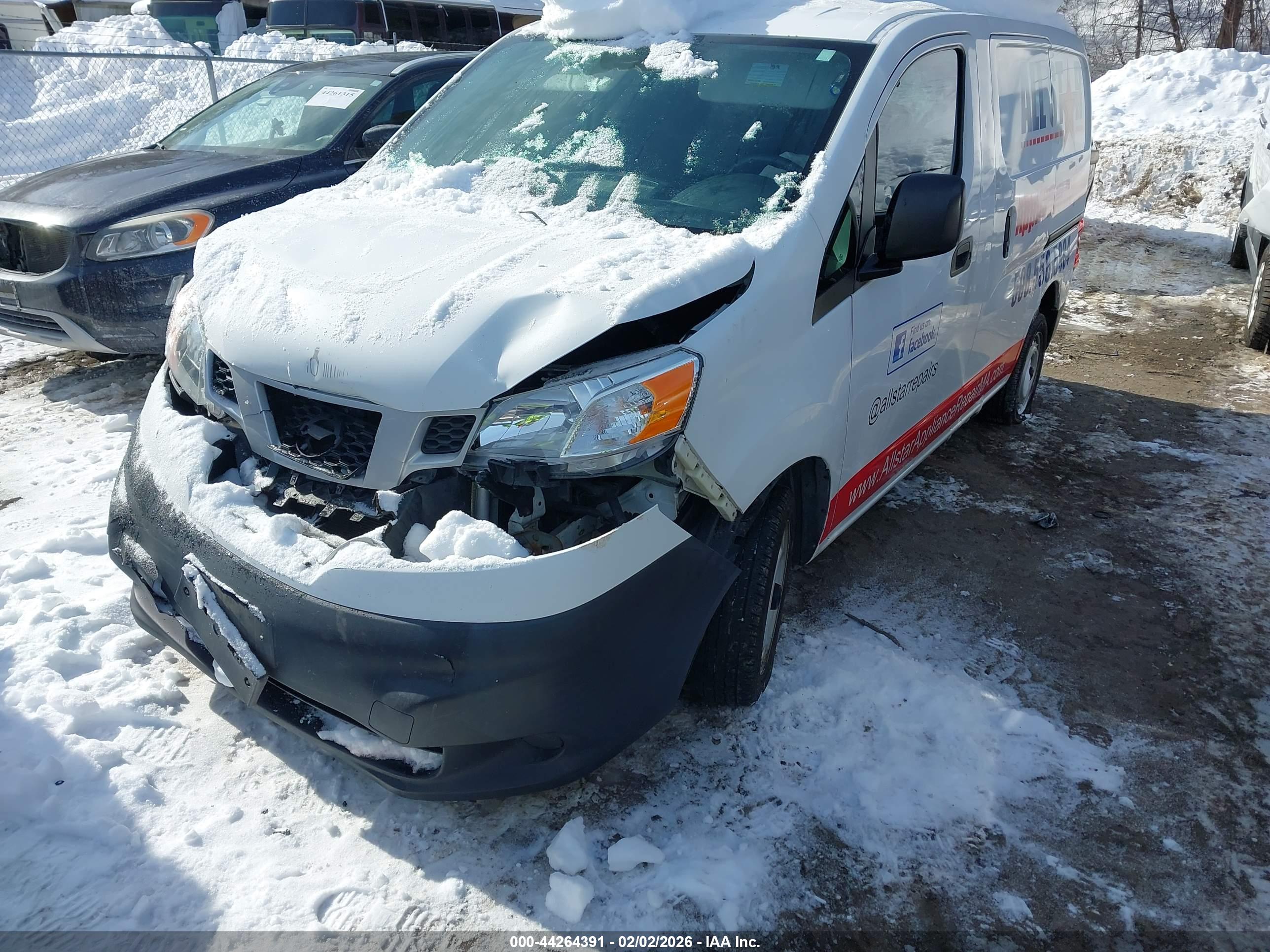 NISSAN NV200 image 2