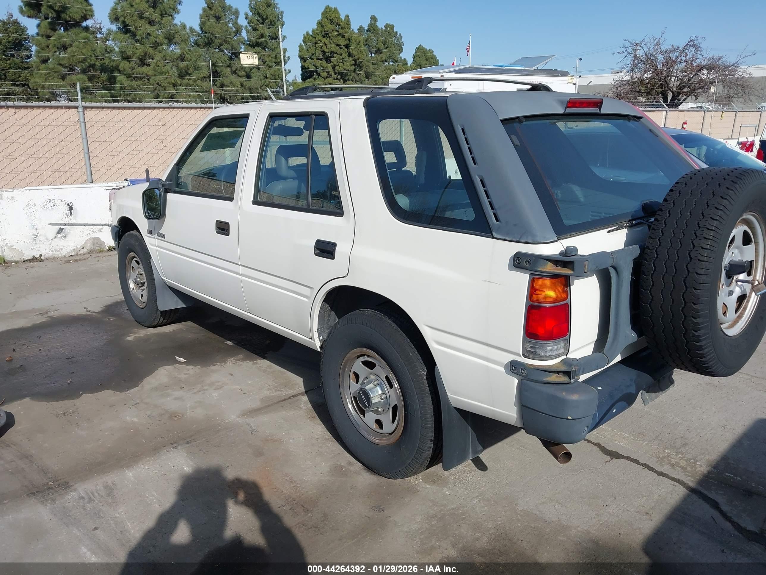 ISUZU RODEO image 3