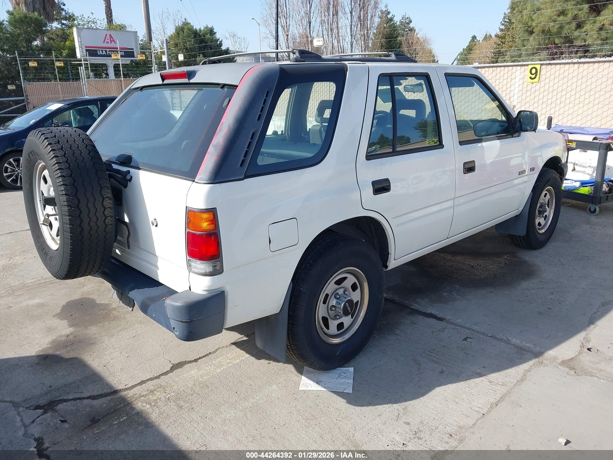 ISUZU RODEO image 4