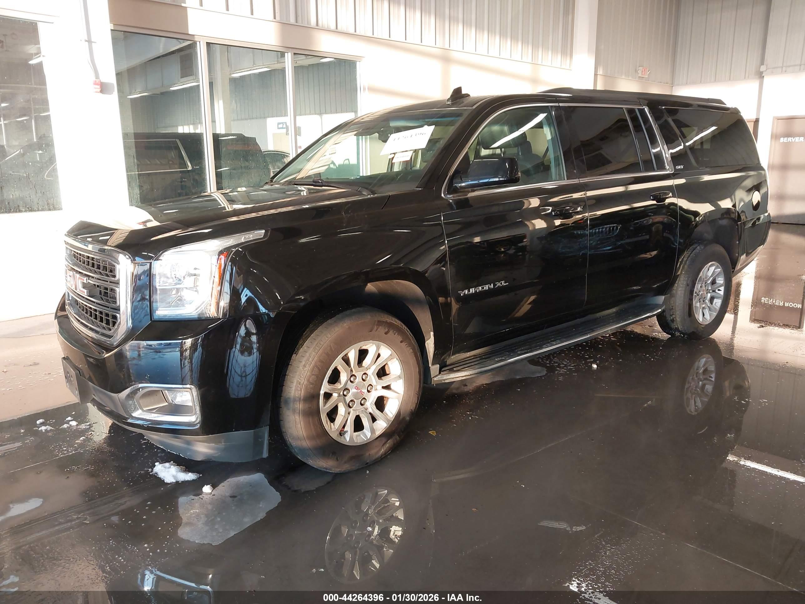 GMC YUKON image 2