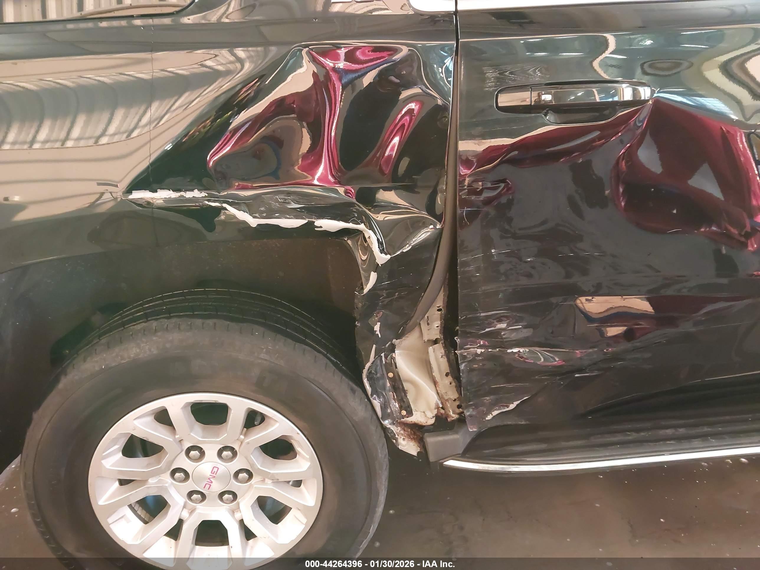 GMC YUKON image 6