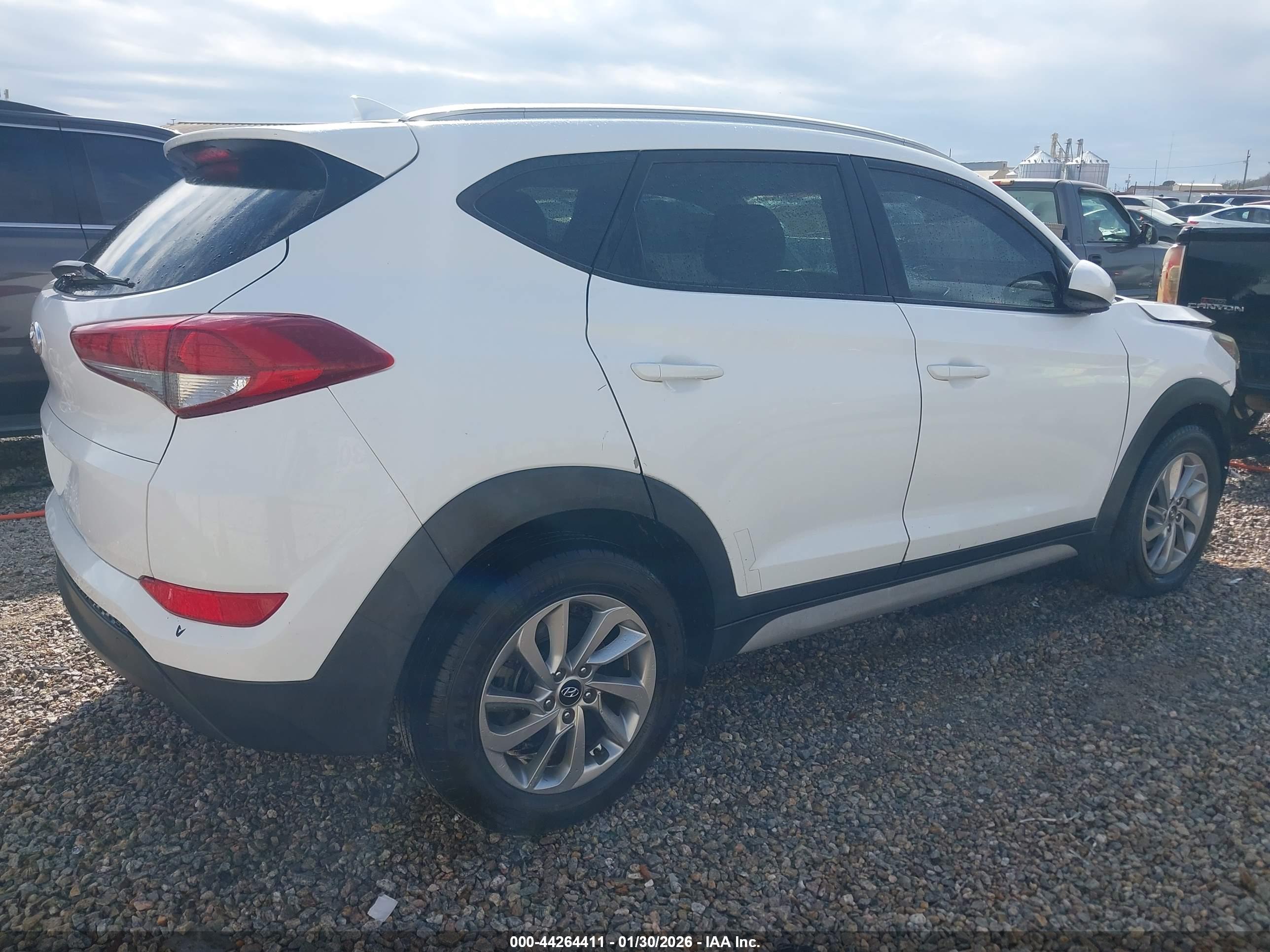 HYUNDAI TUCSON image 4
