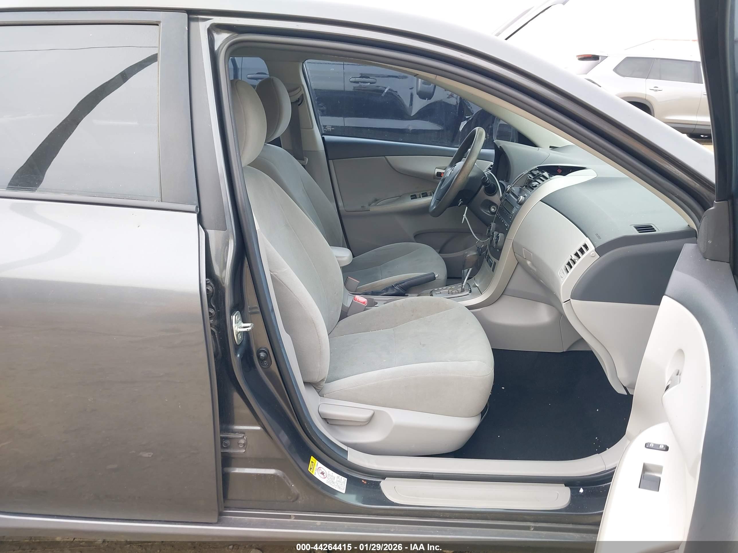 TOYOTA COROLLA image 5