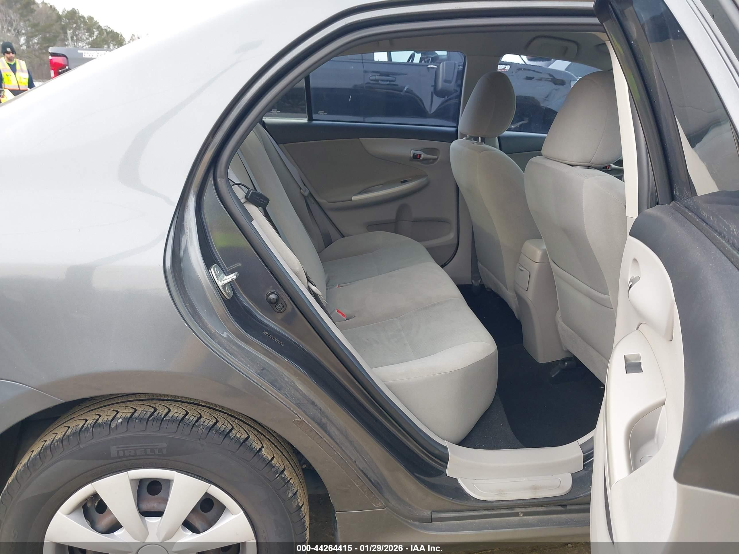 TOYOTA COROLLA image 8
