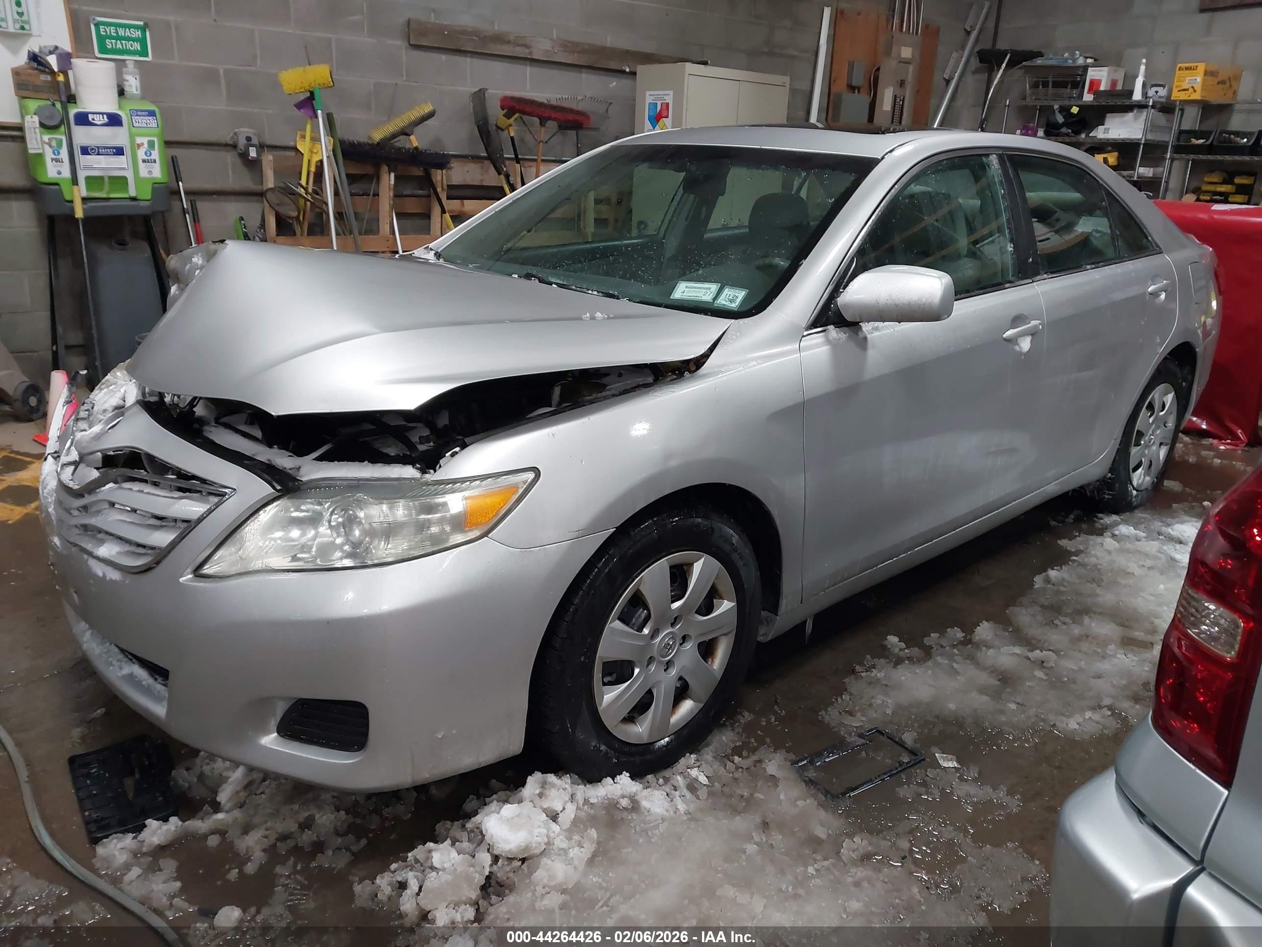 TOYOTA CAMRY image 2