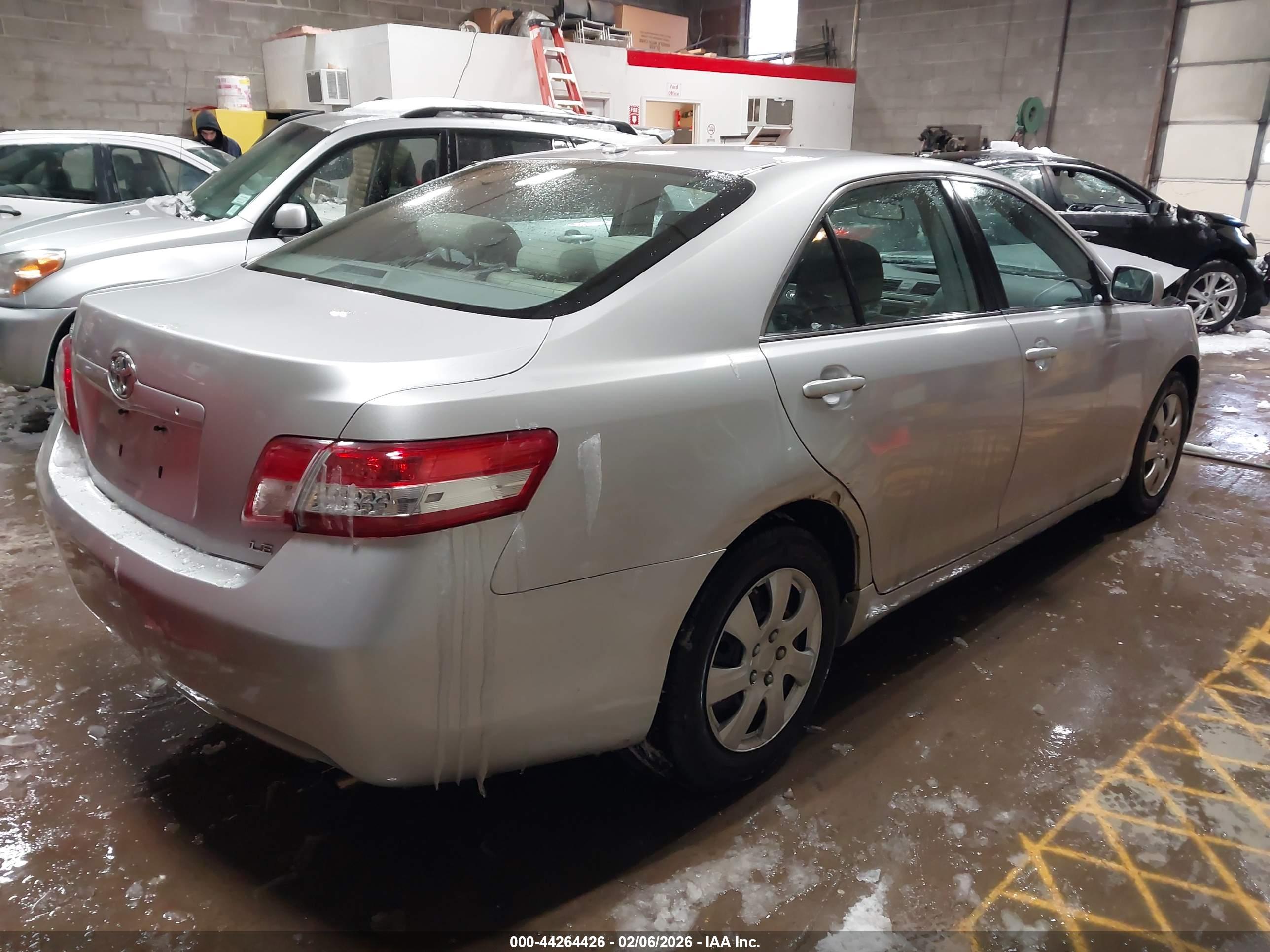 TOYOTA CAMRY image 4