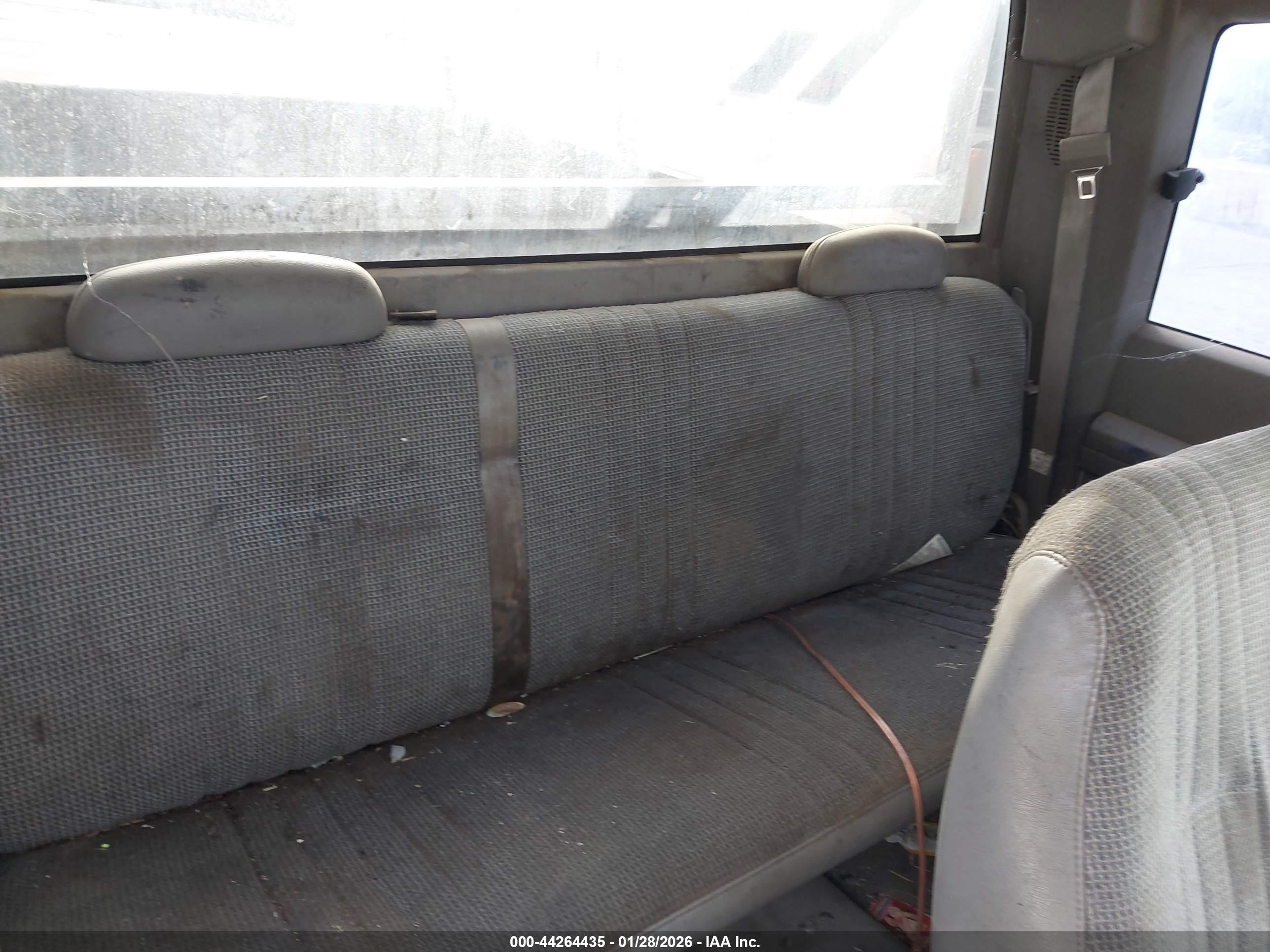 CHEVROLET C1500 image 8