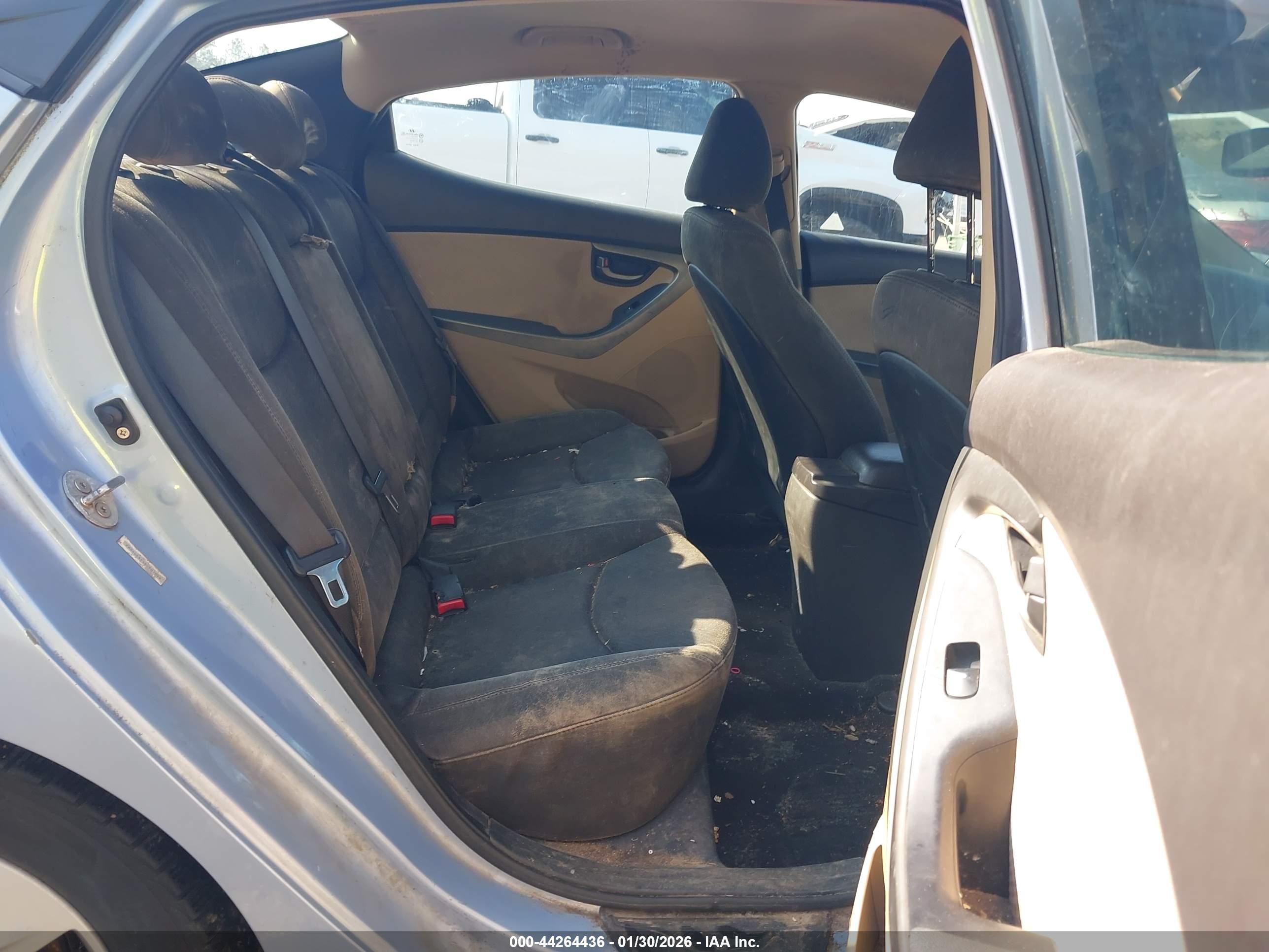 HYUNDAI ELANTRA image 8