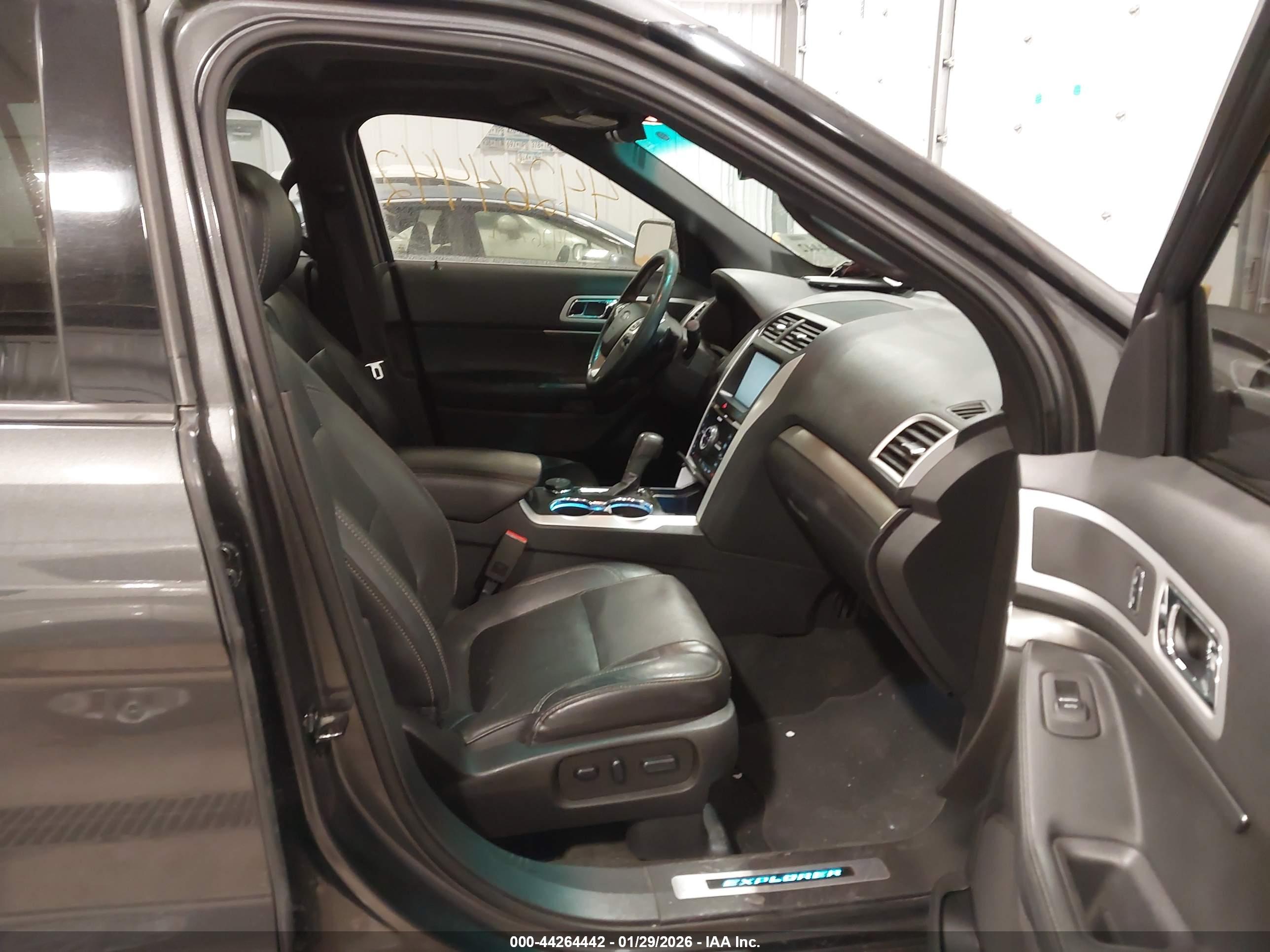 FORD EXPLORER image 5