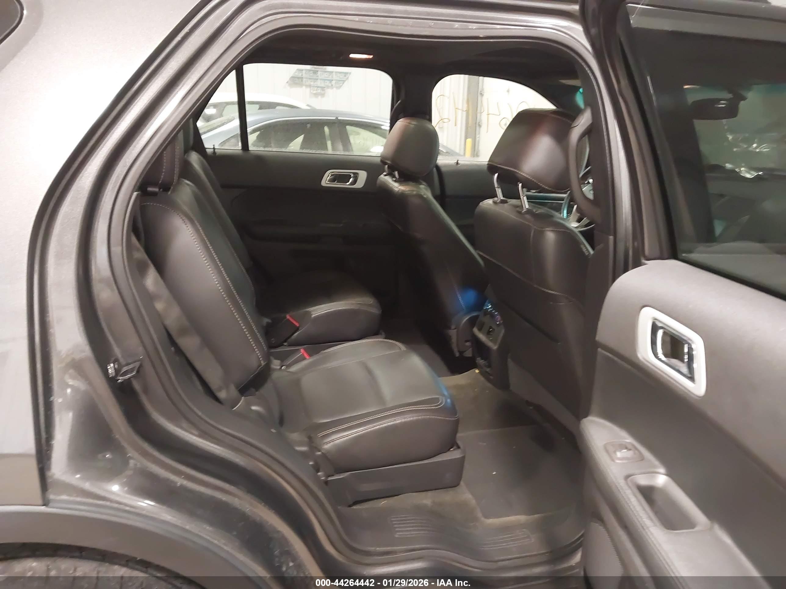 FORD EXPLORER image 8