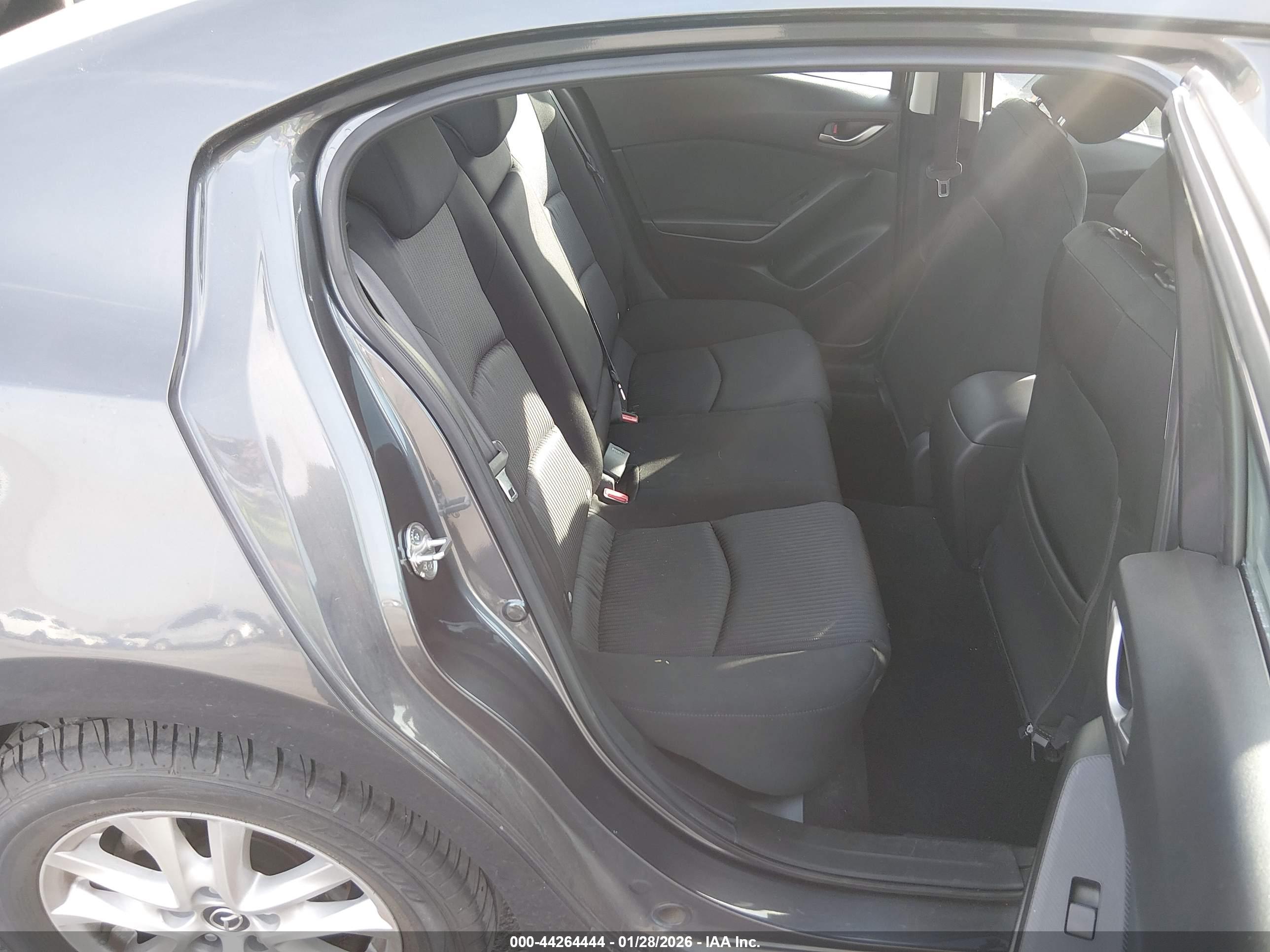 MAZDA MAZDA3 image 8