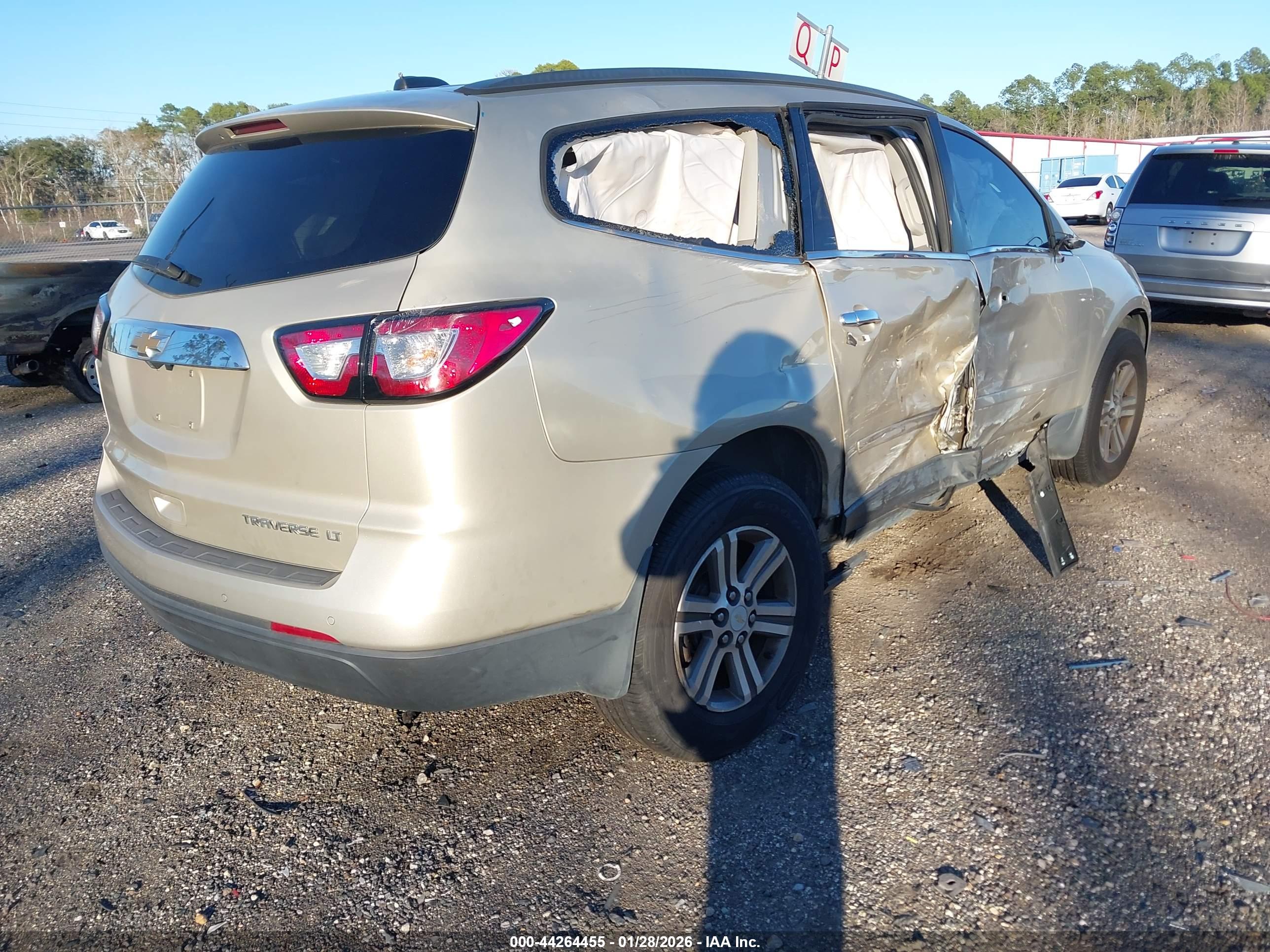 CHEVROLET TRAVERSE image 4