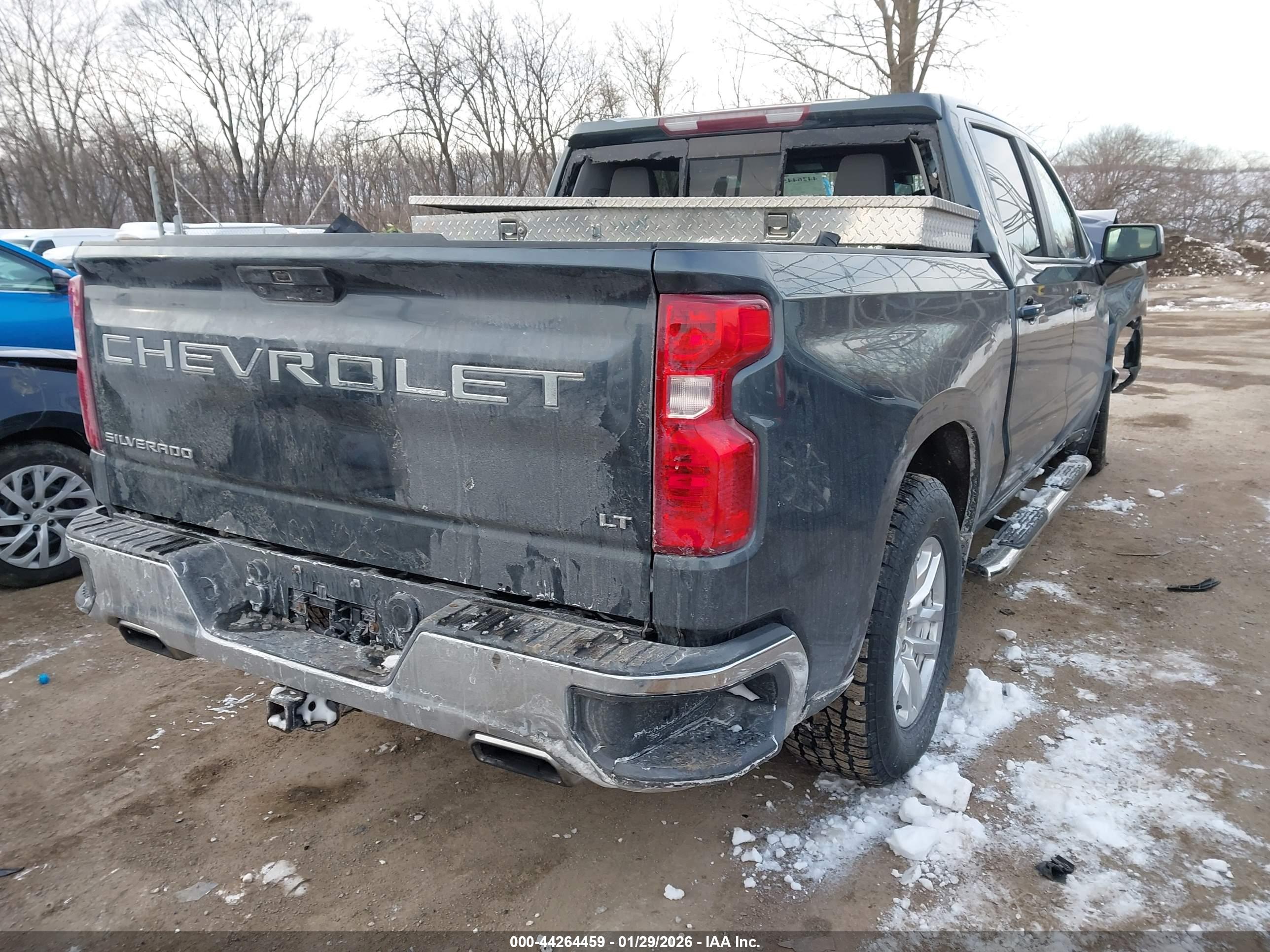 CHEVROLET SILVERADO image 4