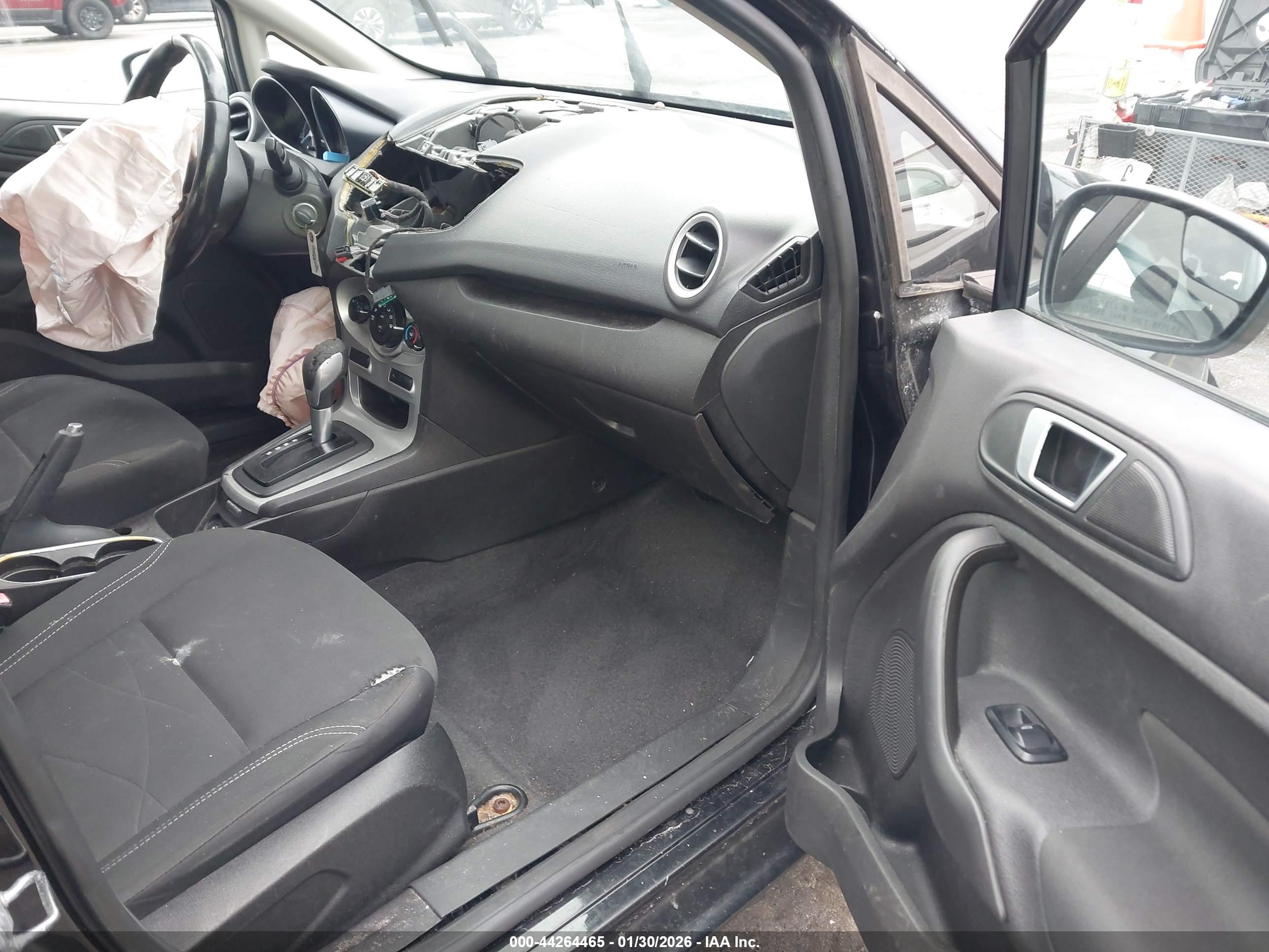FORD FIESTA image 5