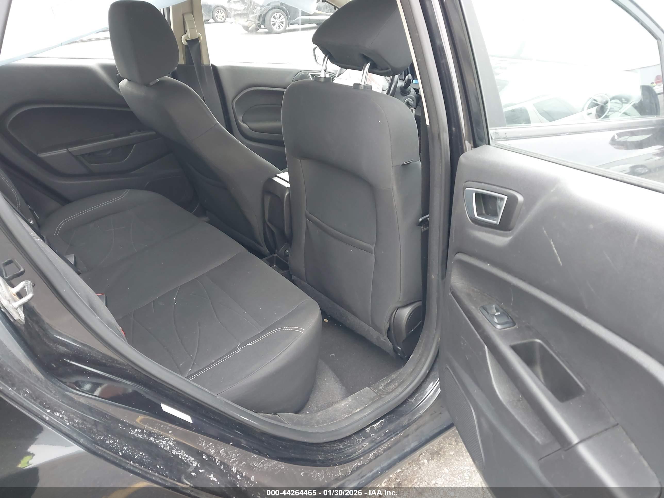 FORD FIESTA image 8