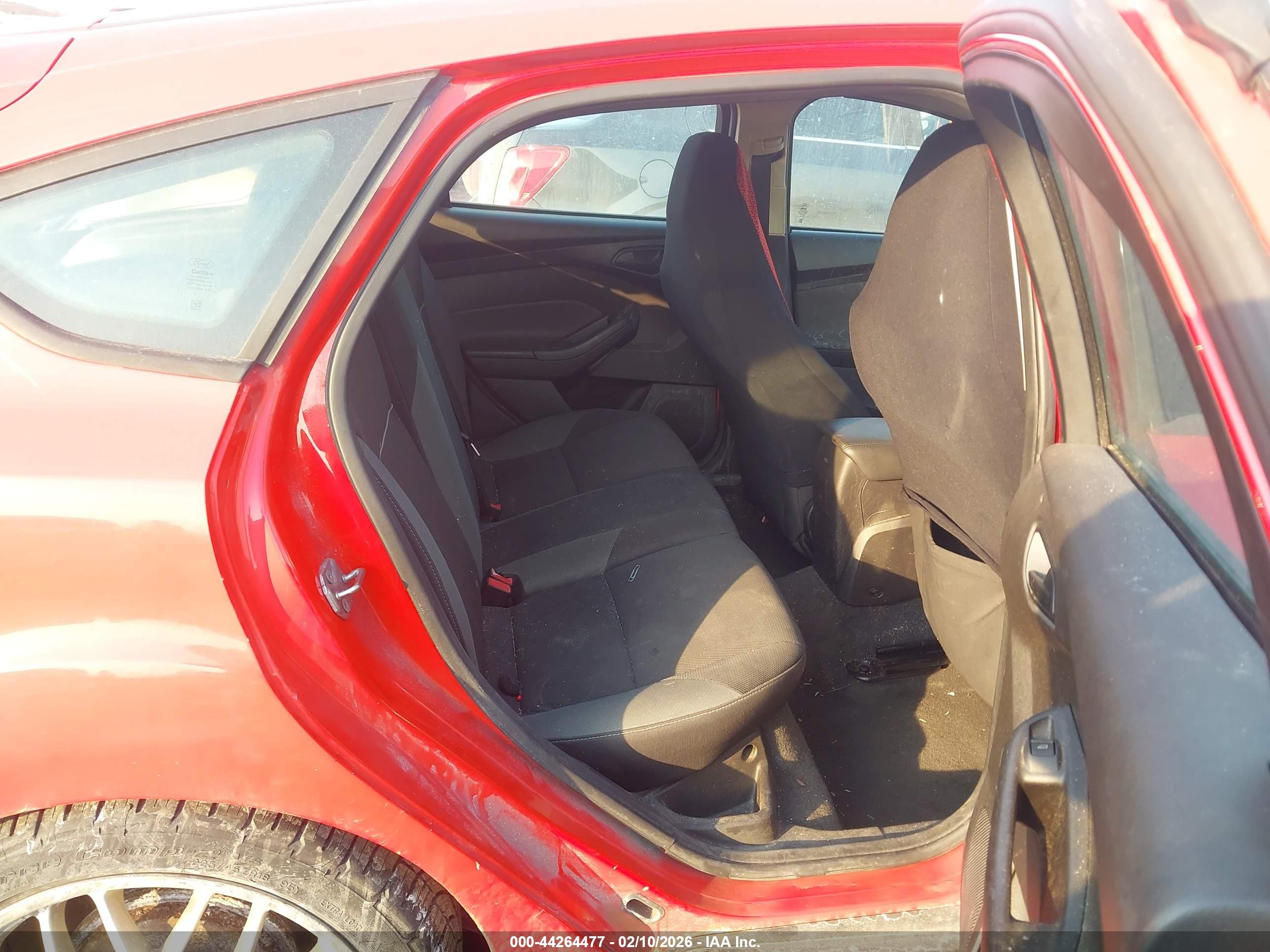 FORD FOCUS image 8
