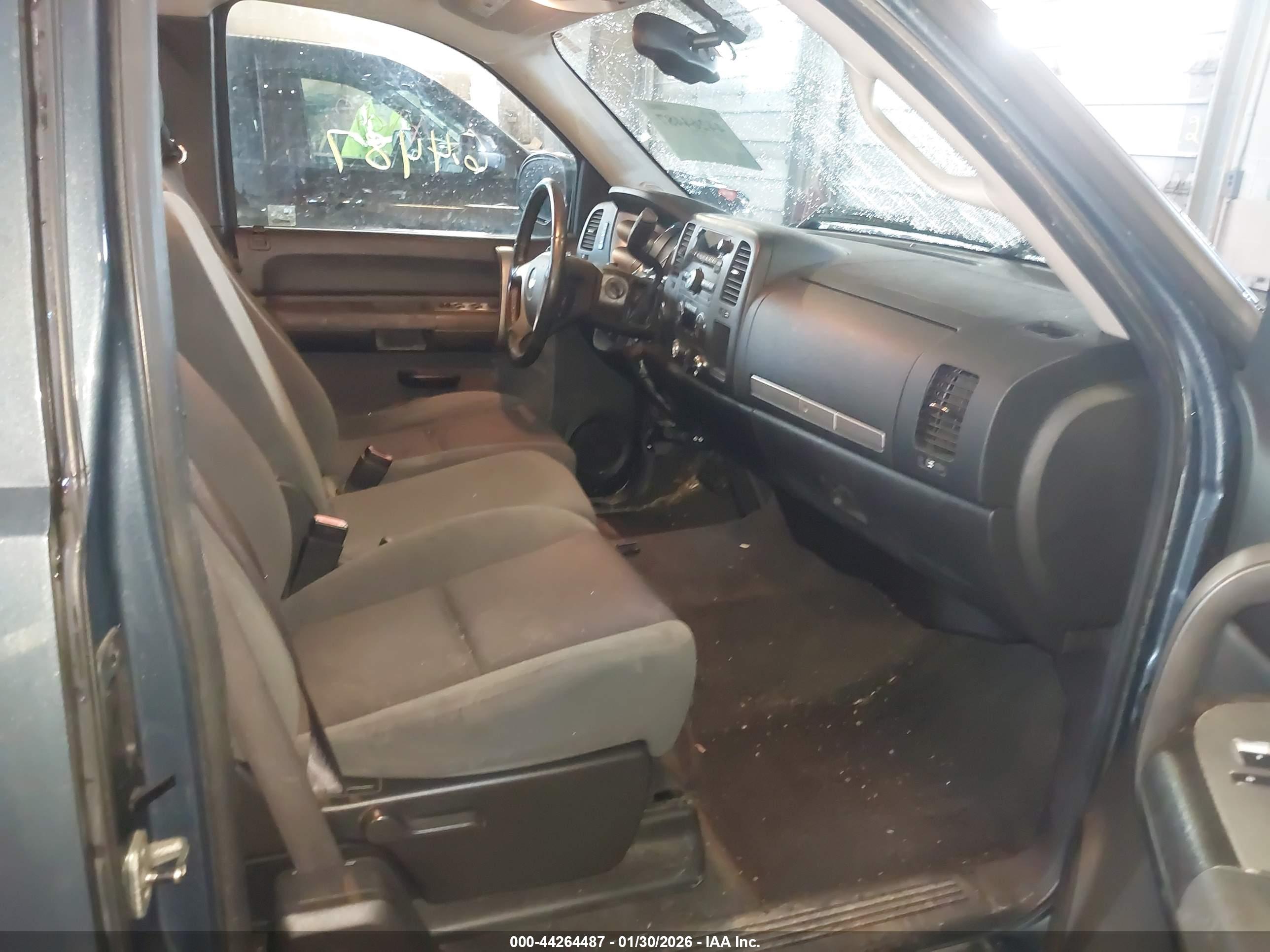 CHEVROLET SILVERADO image 5