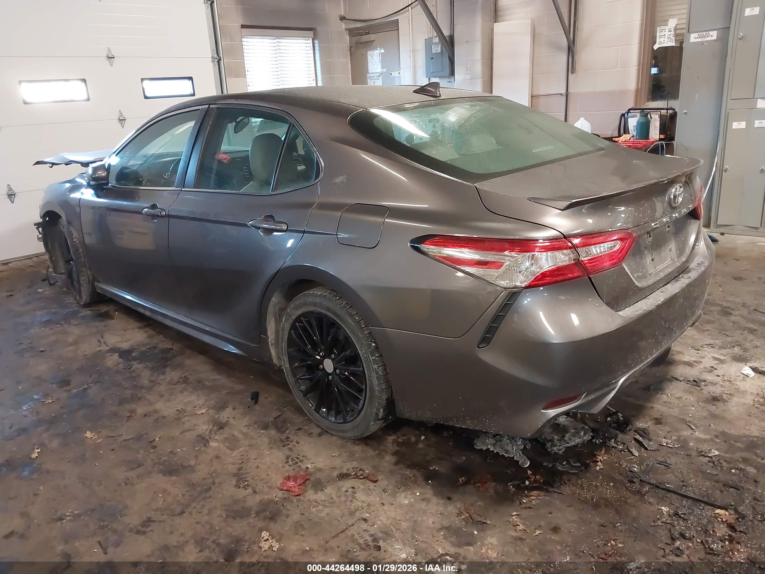 TOYOTA CAMRY image 3