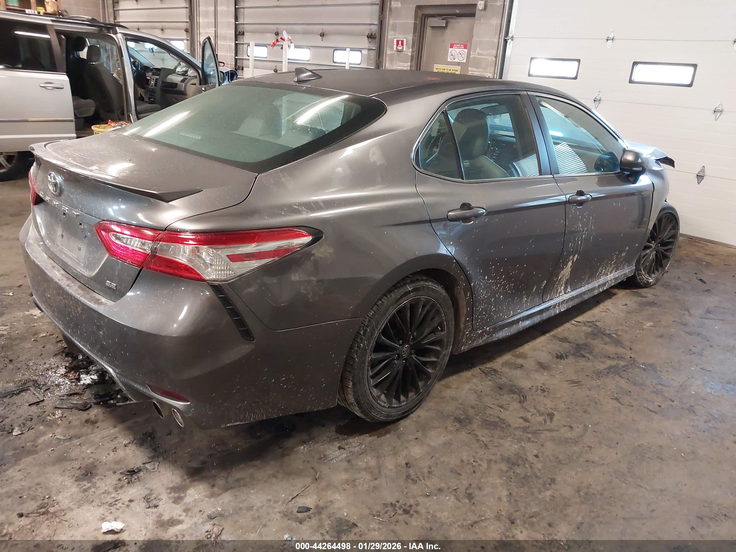 TOYOTA CAMRY image 4