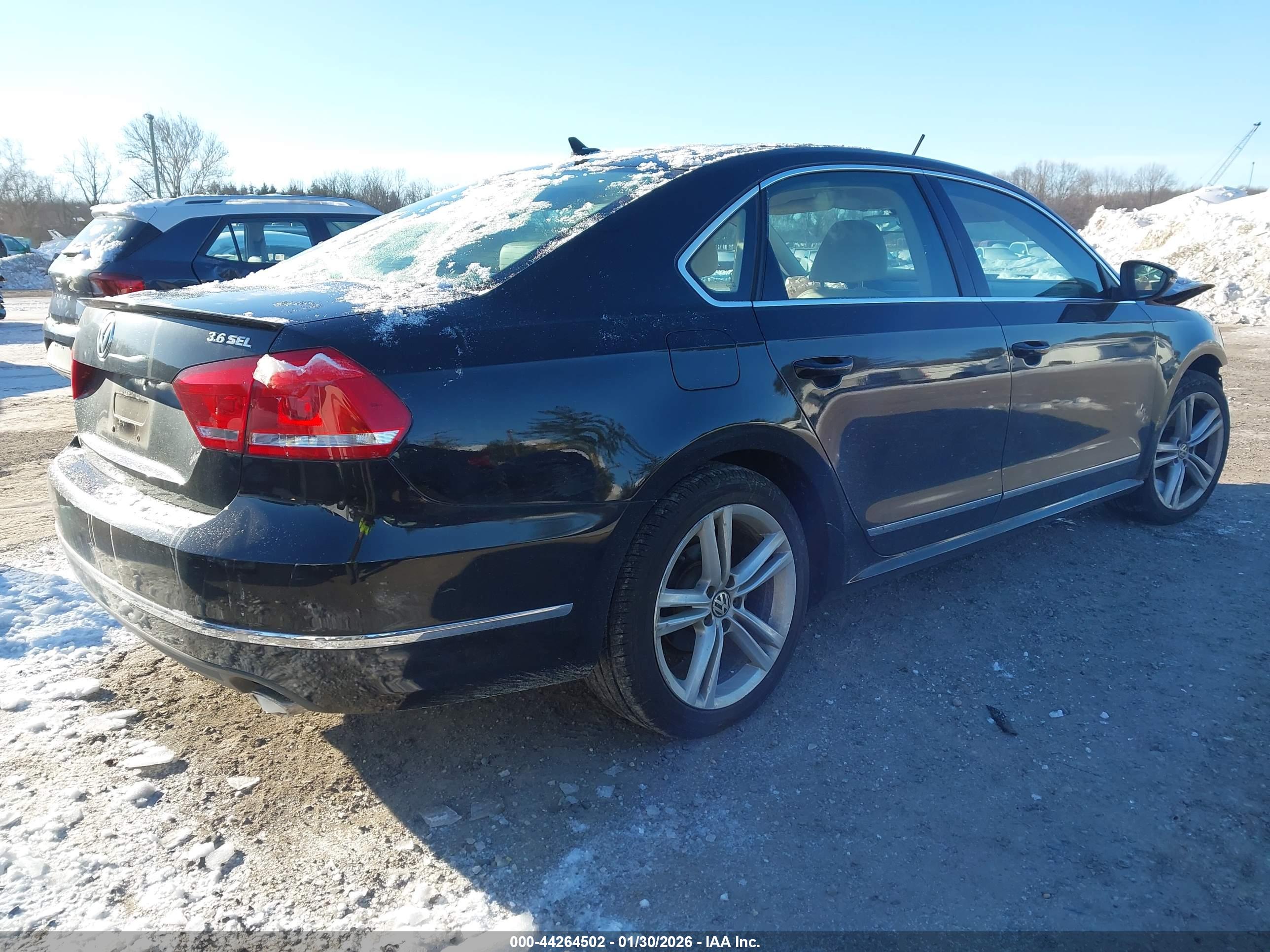 VOLKSWAGEN PASSAT image 4