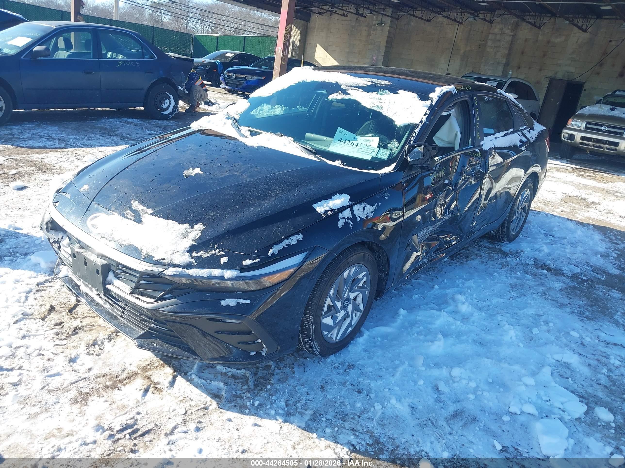 HYUNDAI ELANTRA image 2