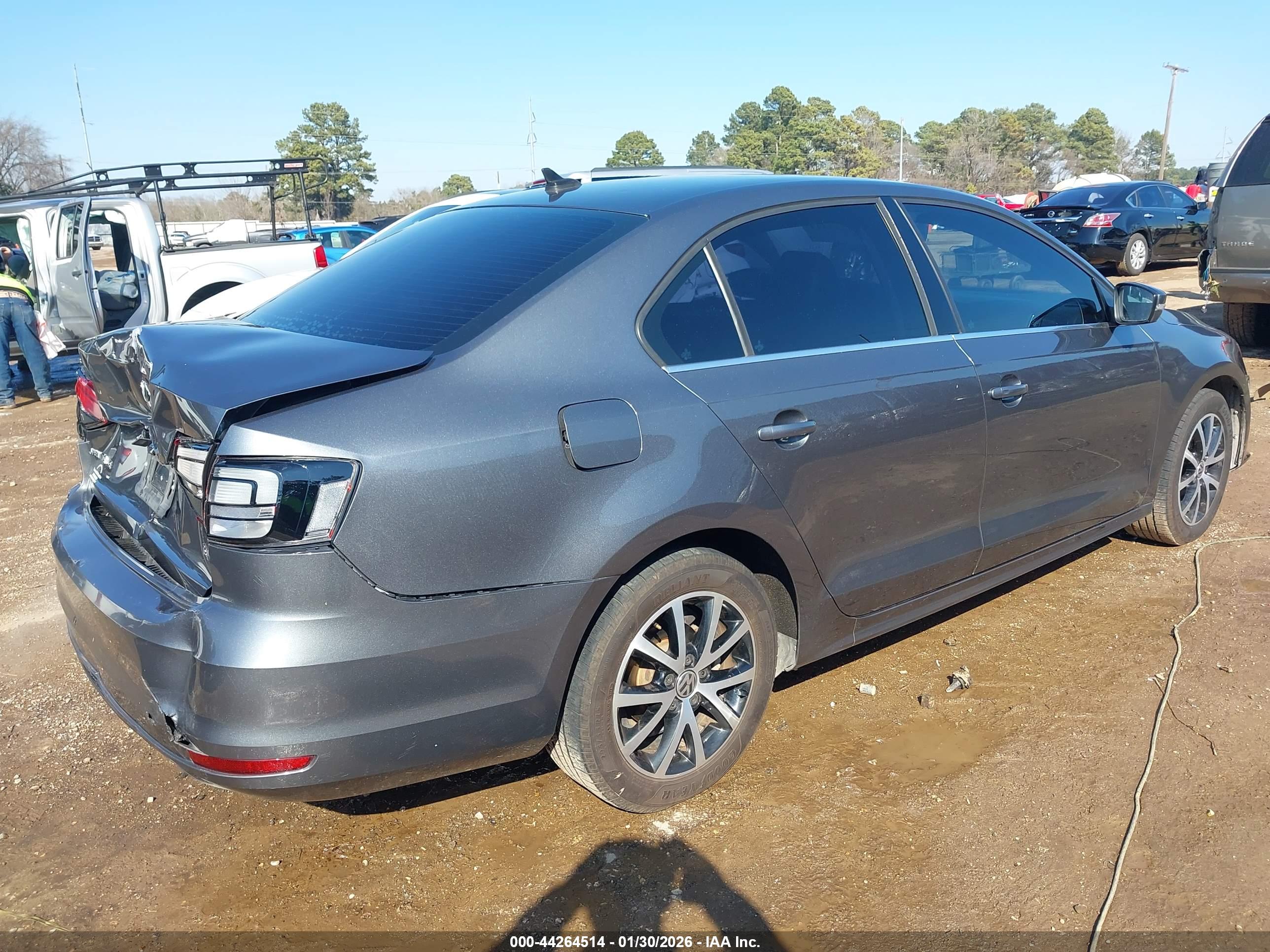 VOLKSWAGEN JETTA image 4