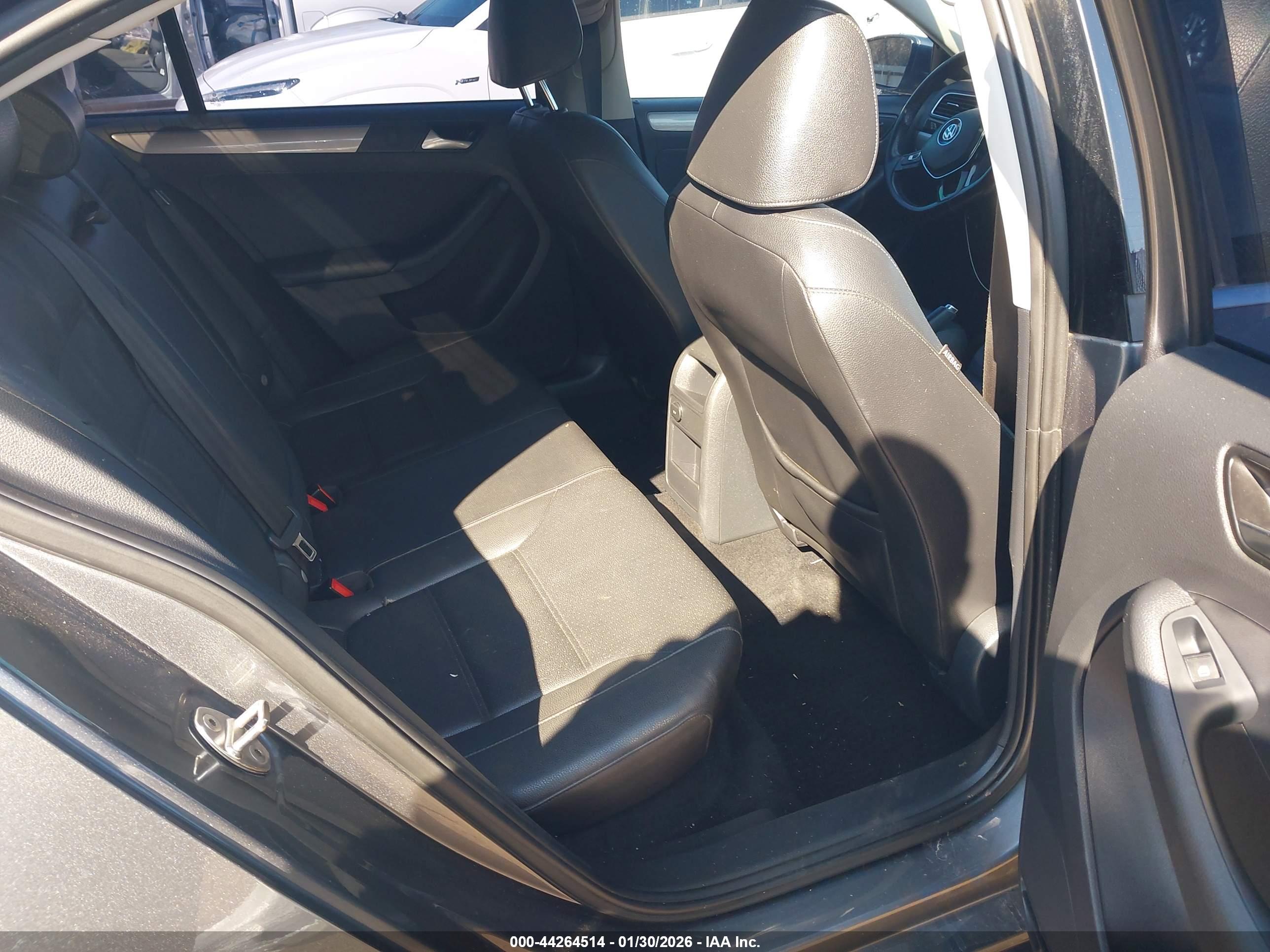 VOLKSWAGEN JETTA image 8