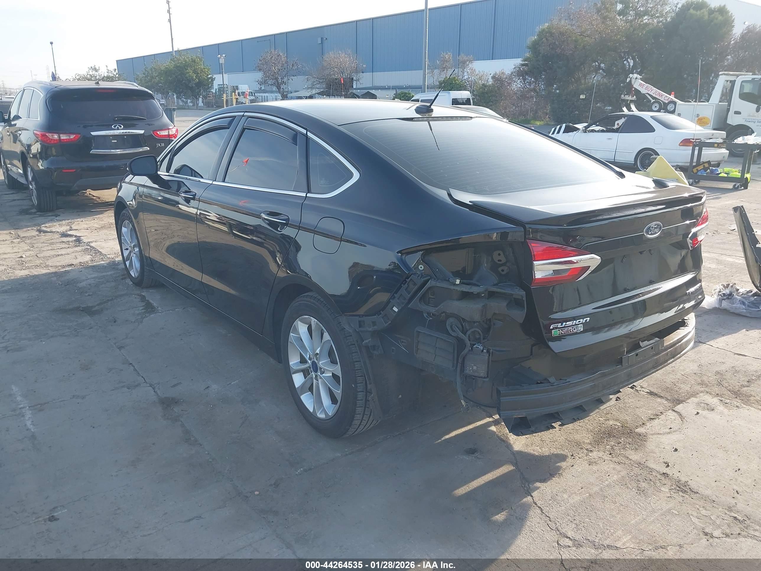 FORD FUSION image 3